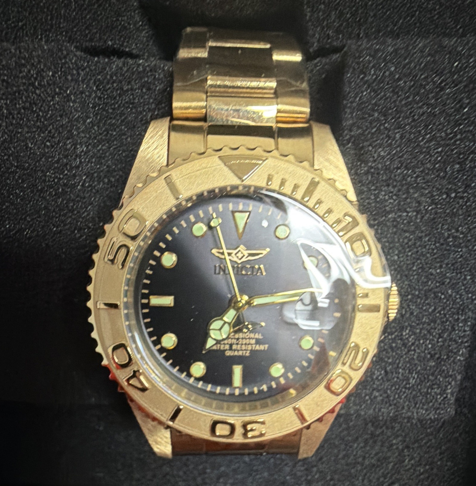NEW Men’s Invicta Pro Diver 37.5mm Gold Watch (Model 29939) – Black Dial.