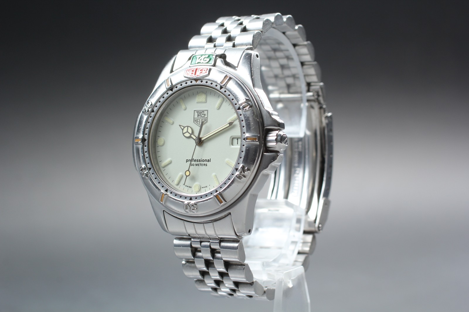 Near MINT TAG HEUER 4000 Professional 999.706A Date Quartz Grey Dial Mens Watch