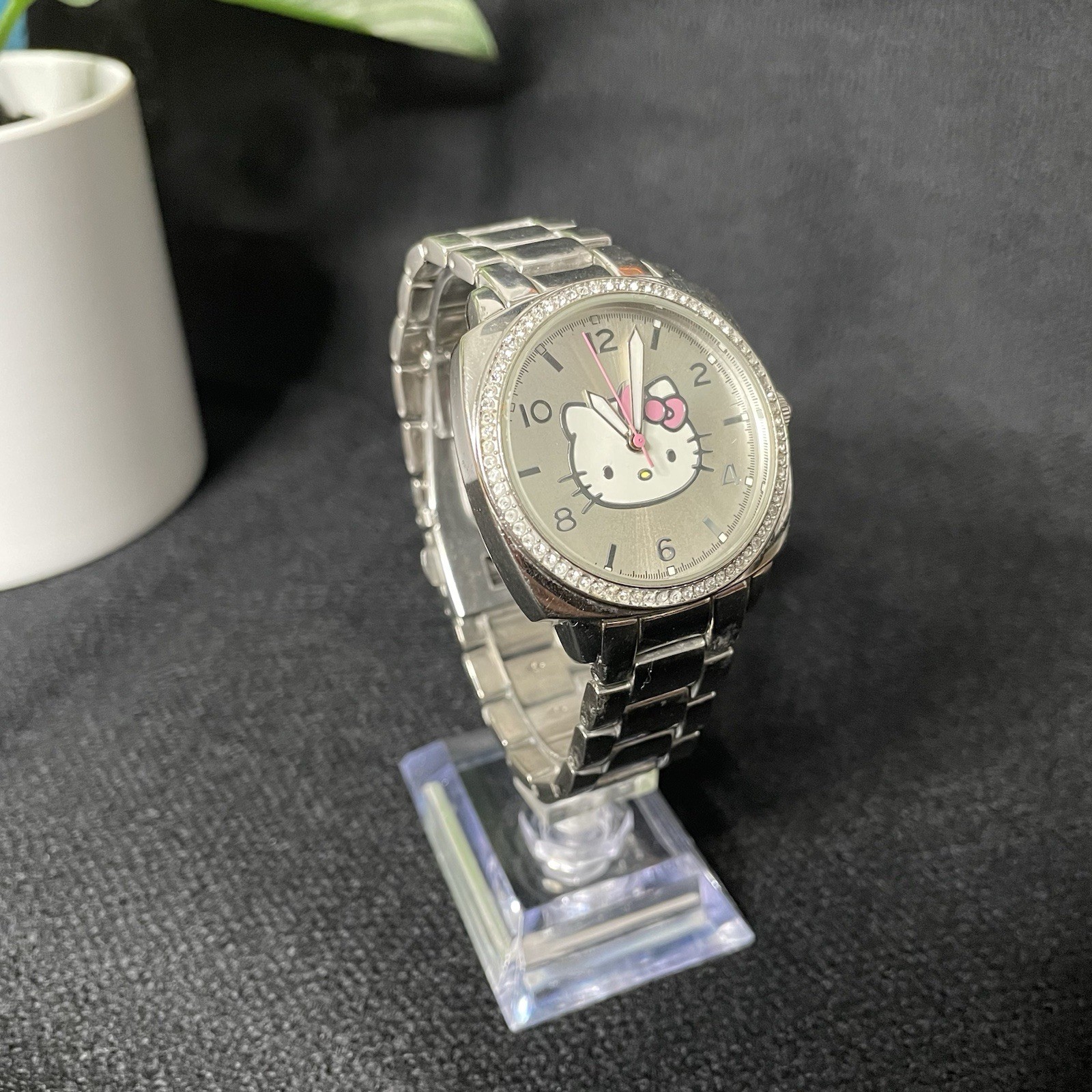 Sanrio Hello Kitty Stainless Steel Quartz Shiny Bezel Women’s Watch WORKING