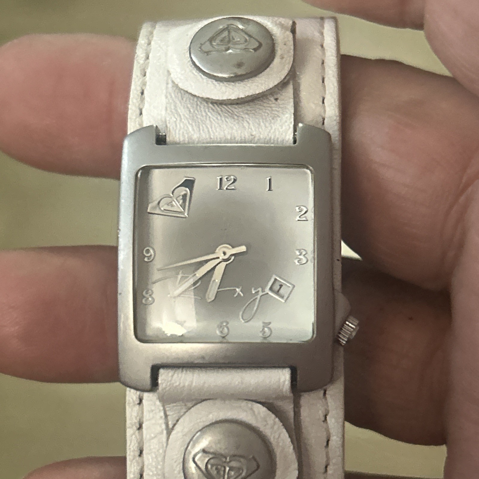 Roxy Safari Cuff Watch Women Silver Tone White Leather Cuff Band New Battery 9″