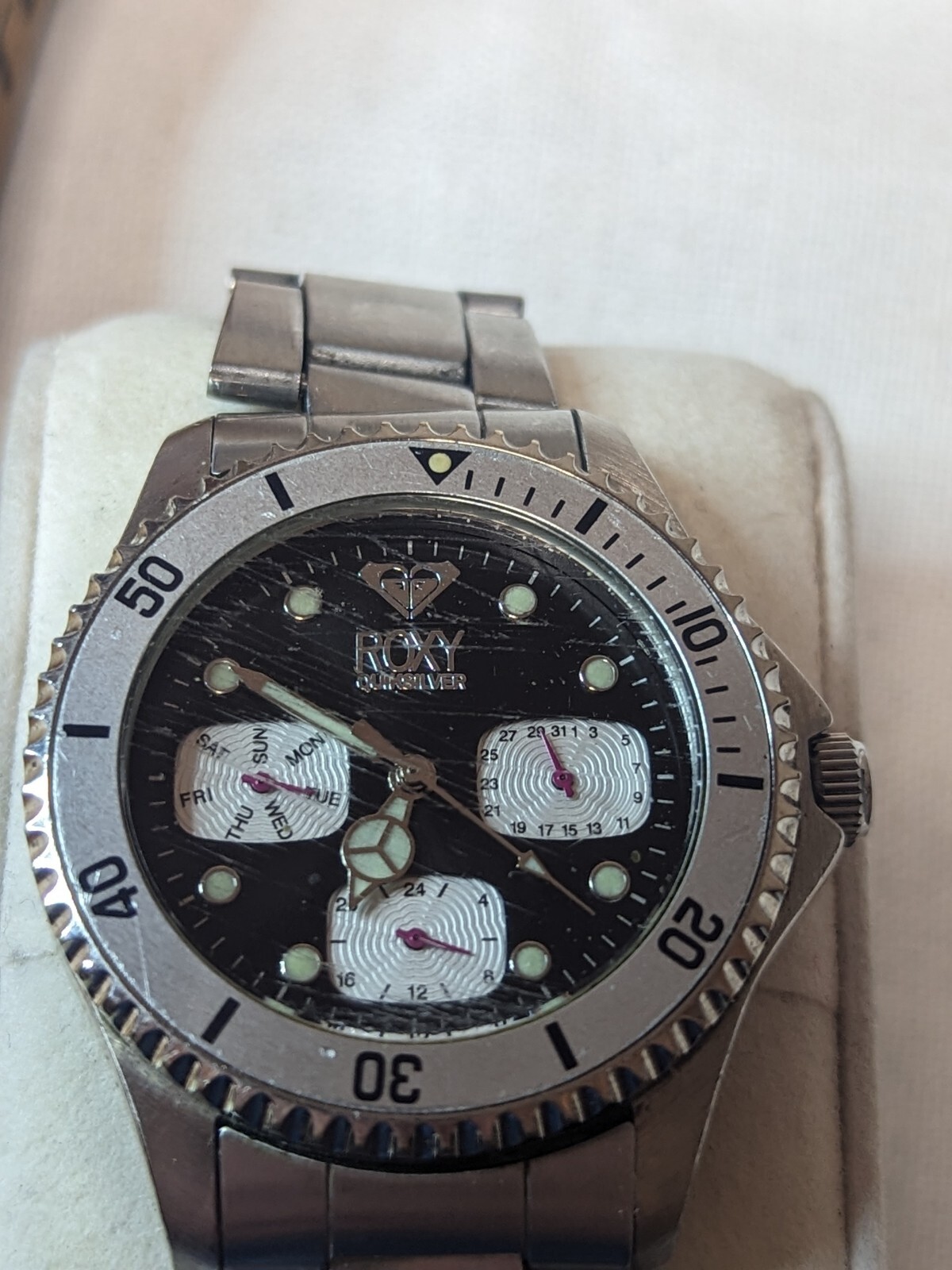 Roxy Quiksilver RX 3000 Analog Quartz Black Women’s Watch – Some Scratches Runs