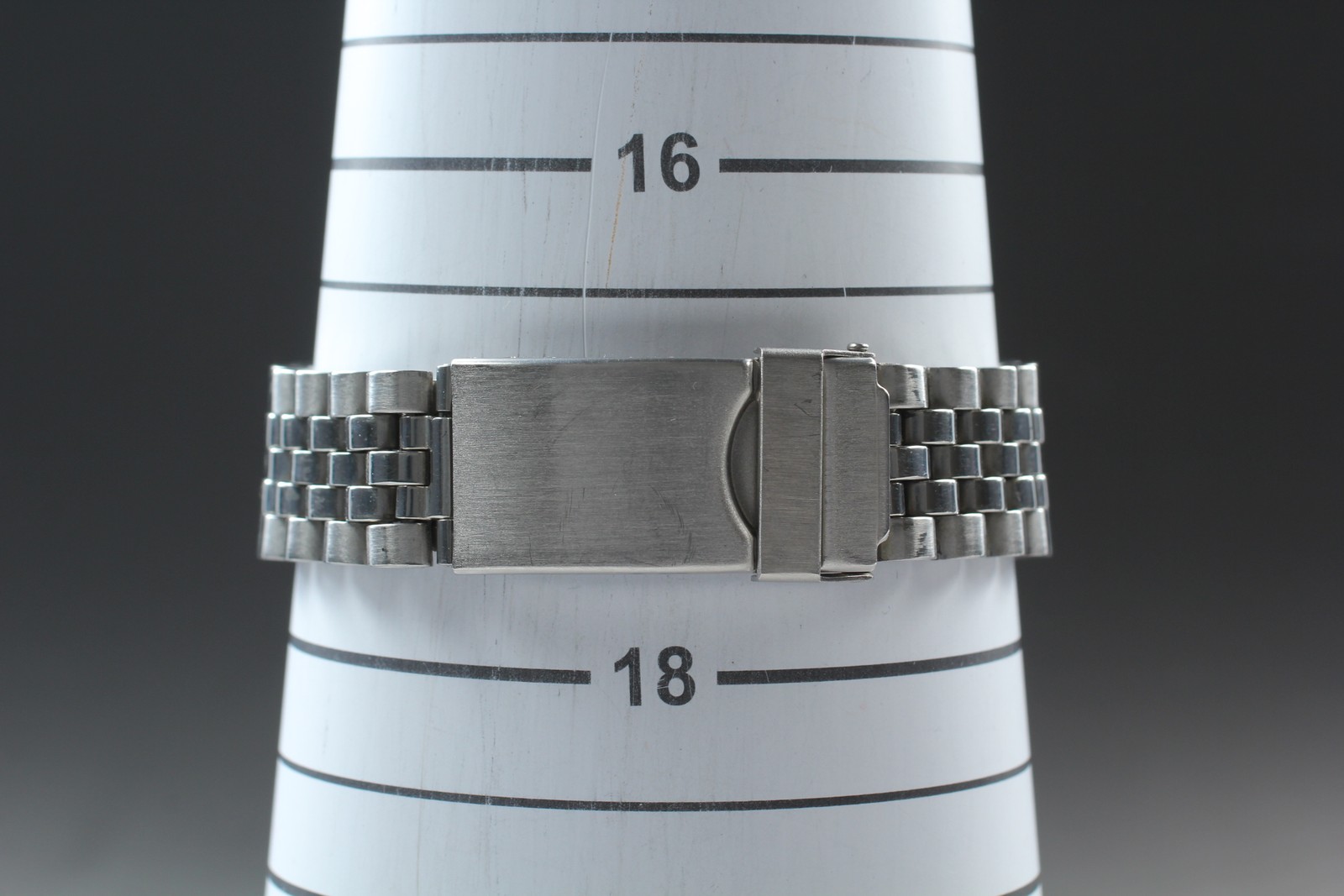 Near MINT TAG HEUER 4000 Professional 999.706A Date Quartz Grey Dial Mens Watch