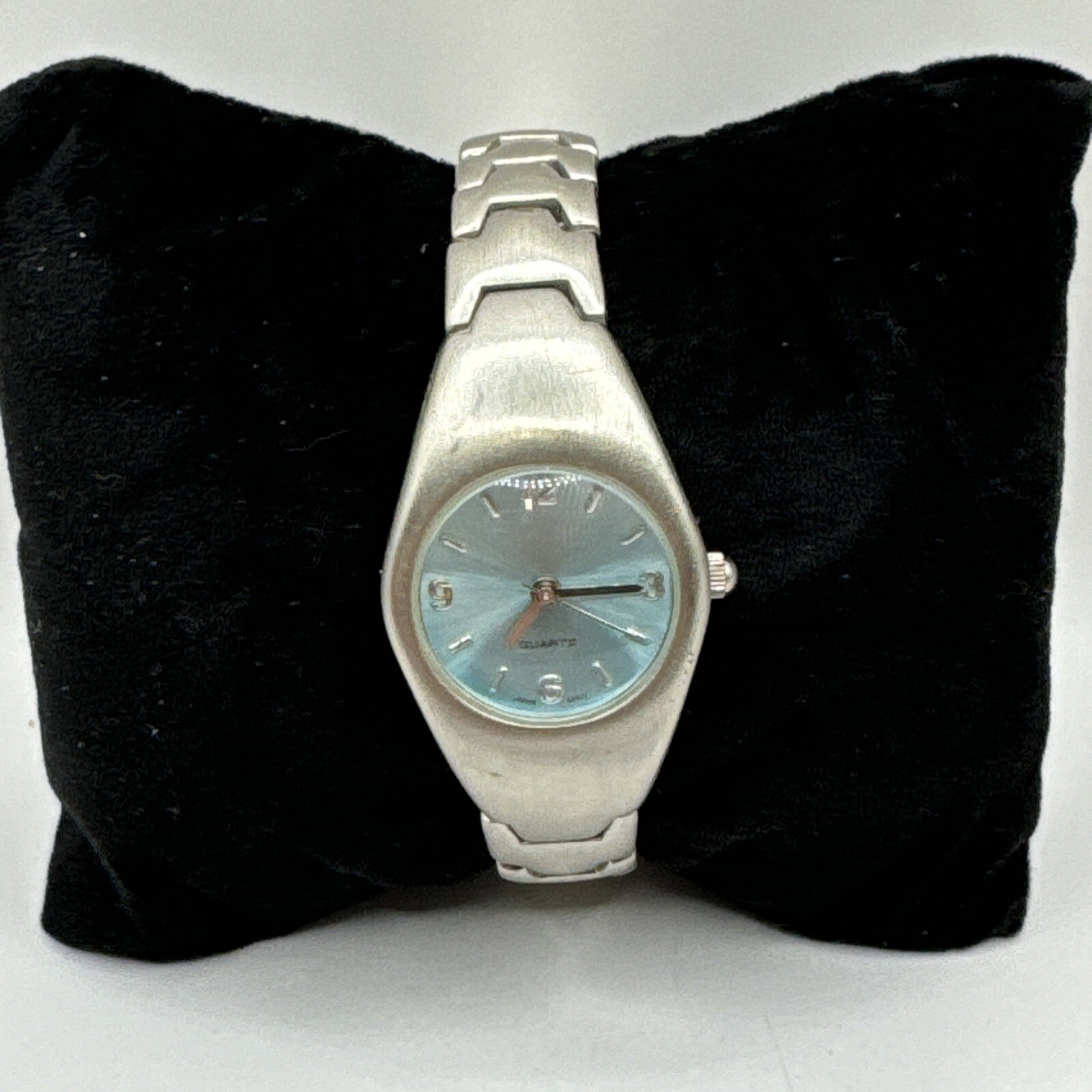 Unbranded ladies watch,brushed stainless steel band with folding clasp,light wt.