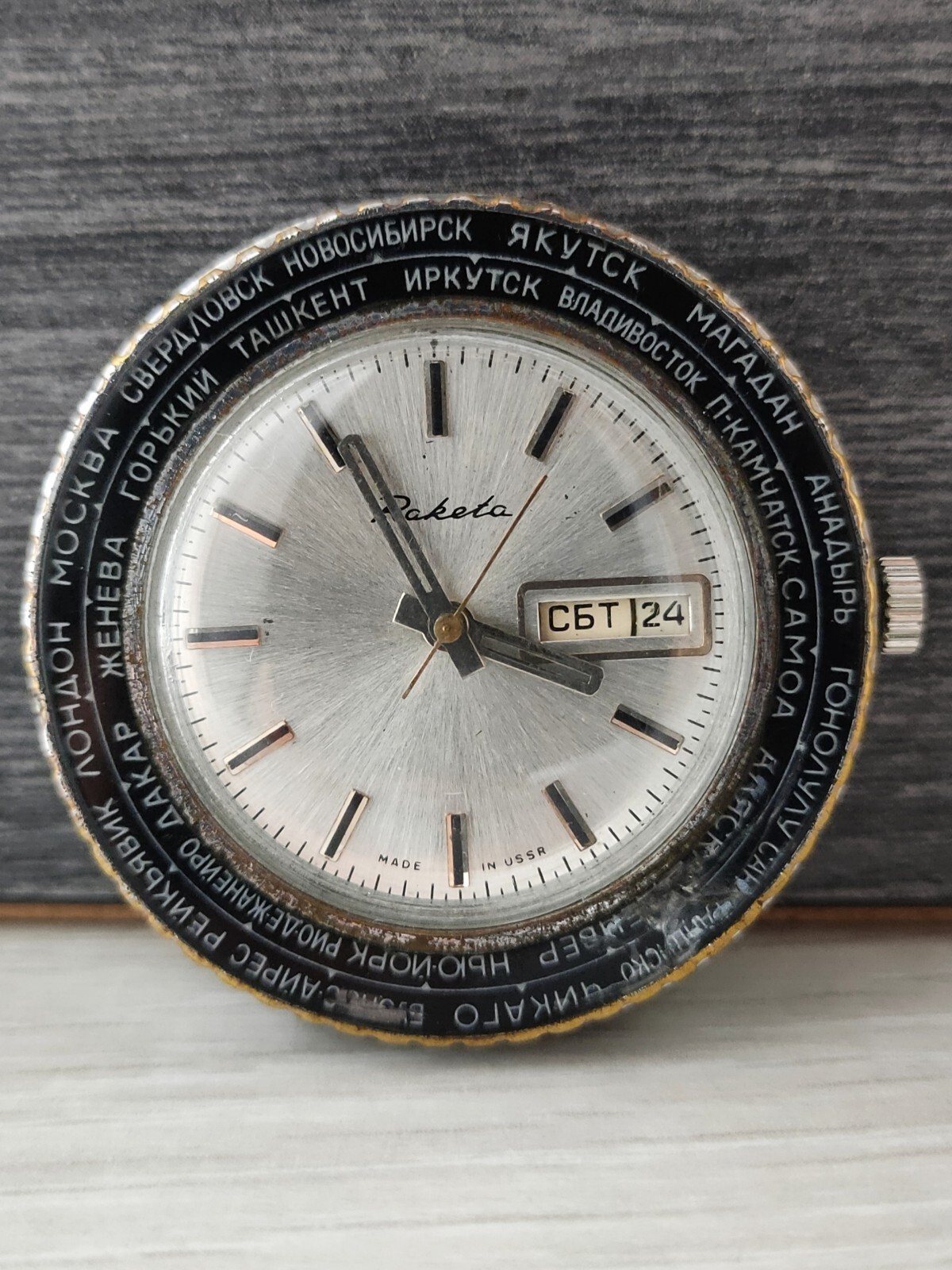 RARE Raketa Vintage Soviet Watch CITIES World Time 2628.H DAY/DATE USSR