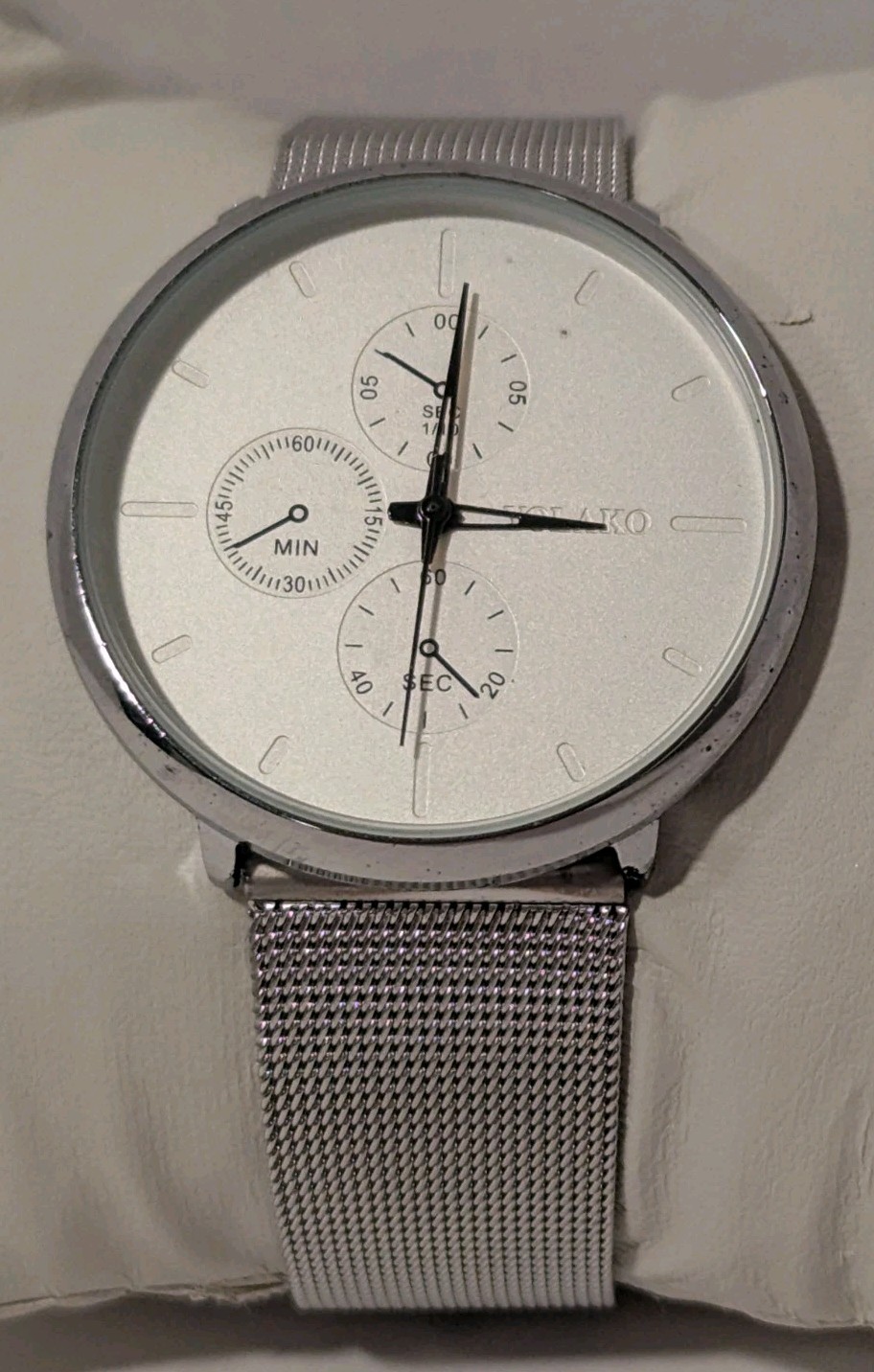 Yolako Wrist Watch Simplistic Style, Needs Battery And Crown