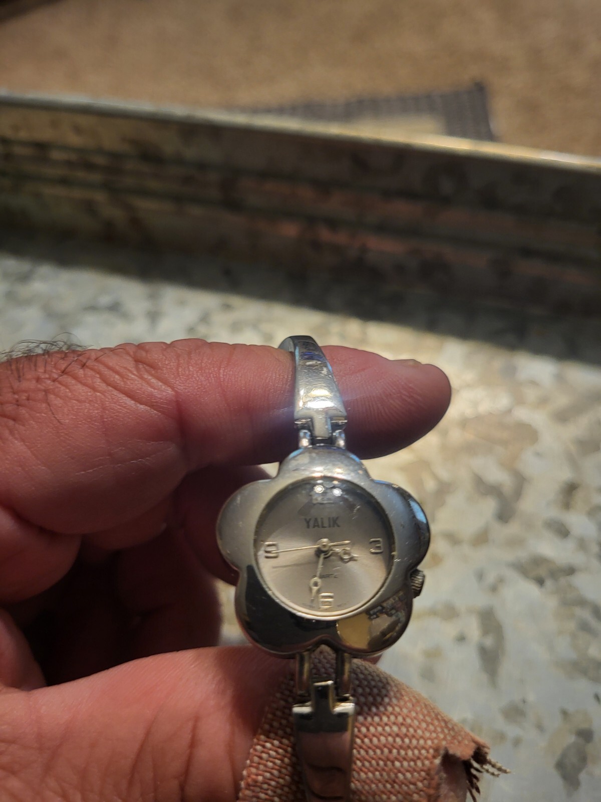 Ladies YALIK watch water Resistance (Untested) Nice Watch Short Band