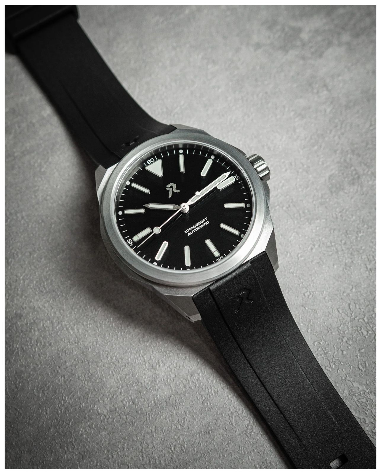 RZE HexaFlex 2.0 Carbon Black FKM Rubber Strap (20mm) – HEXAFLEX 2.0 CB Watch