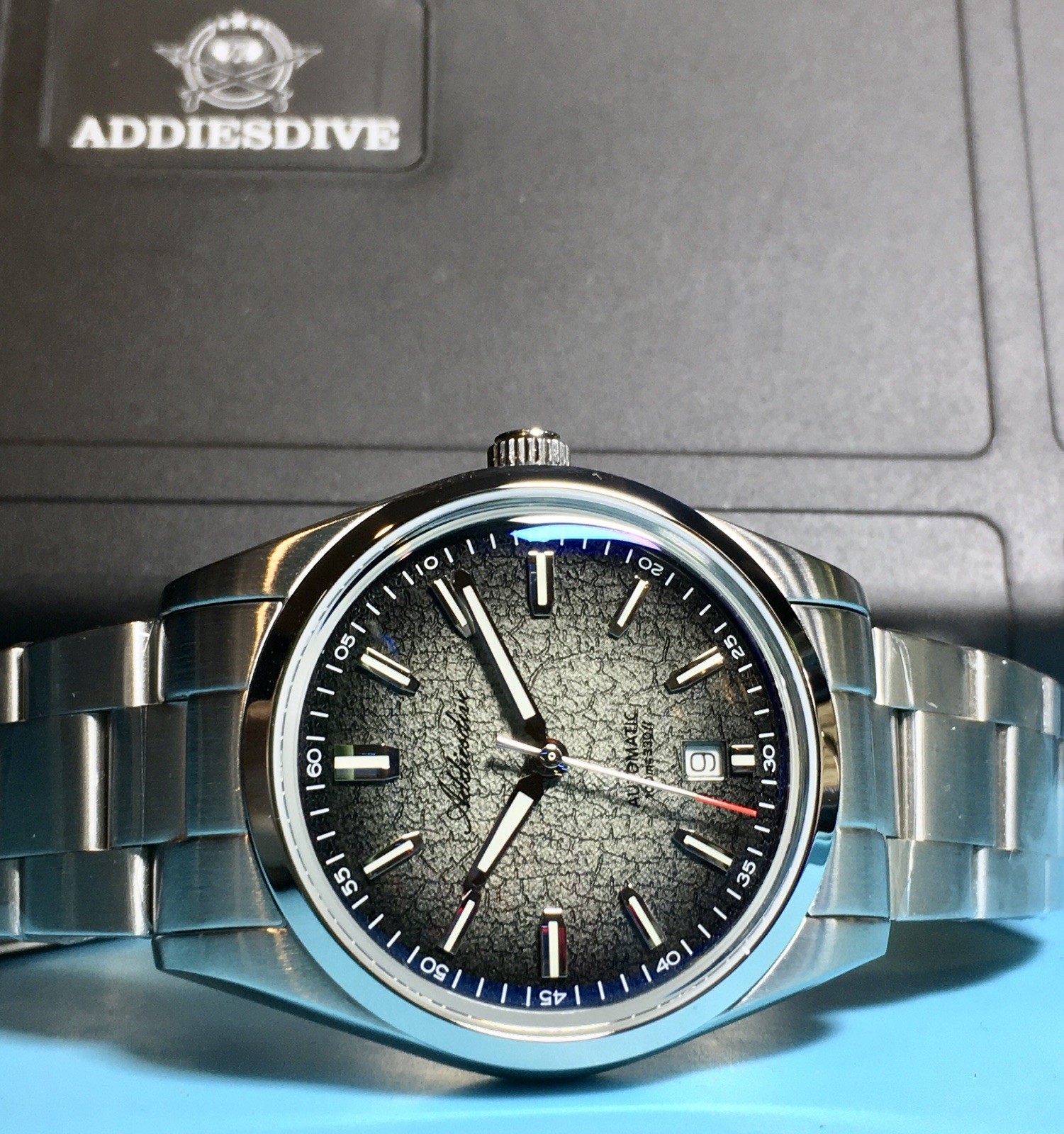 ADDIESDIVE GREY FUME CRACKED ENAMEL DIAL WATCH 39MM SPORT SWISS BGW9 K1 CRYSTAL