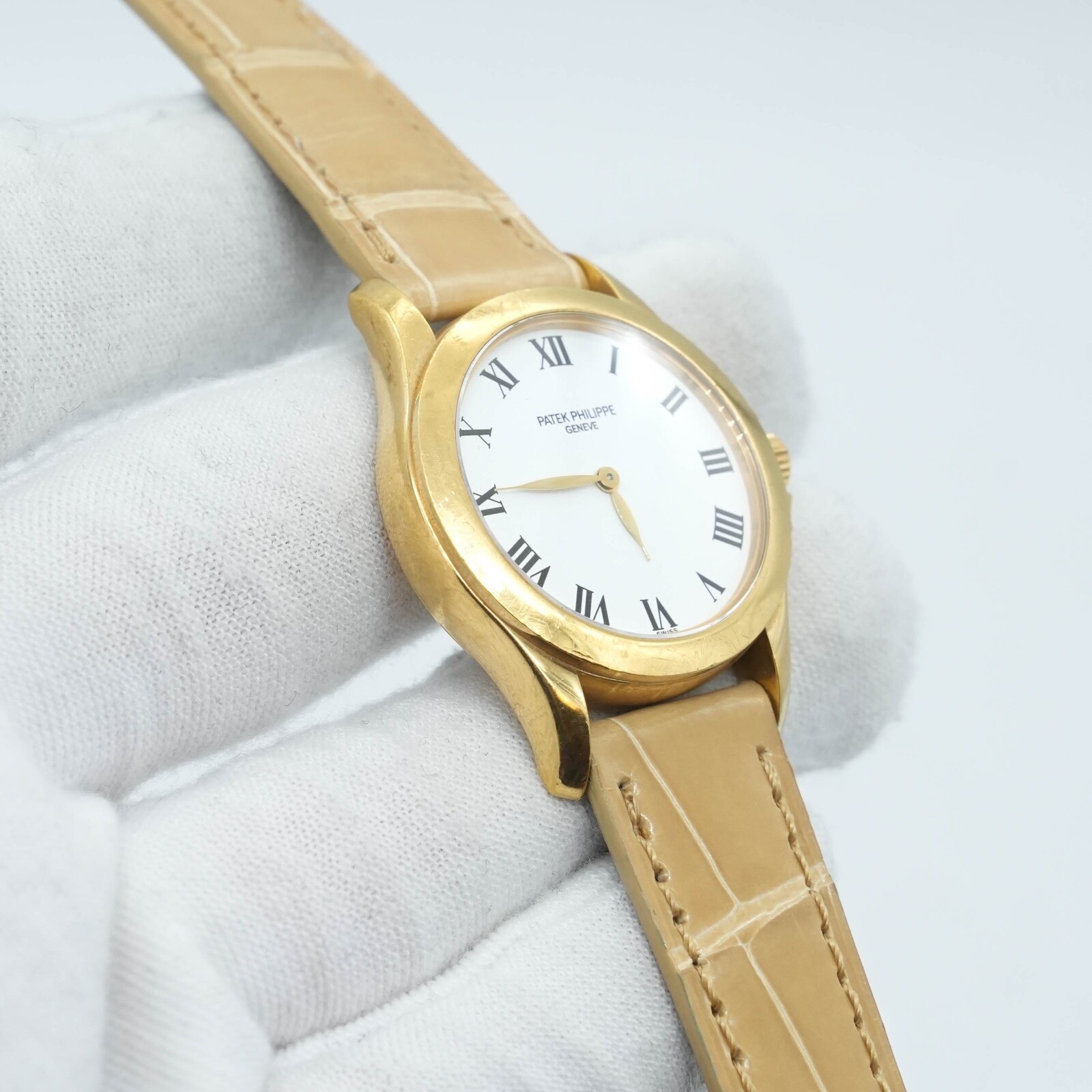 PATEK PHILIPPE 18K Yellow Gold 28mm Calatrava 4905J