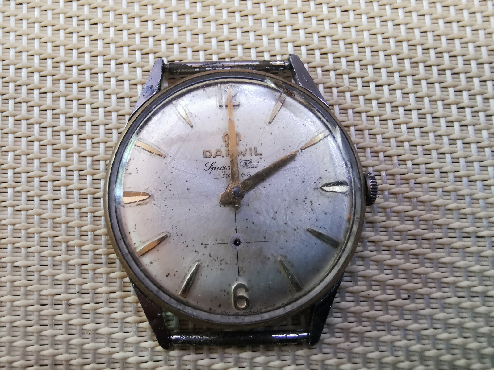 vintage swiss MEN watch DARWIL