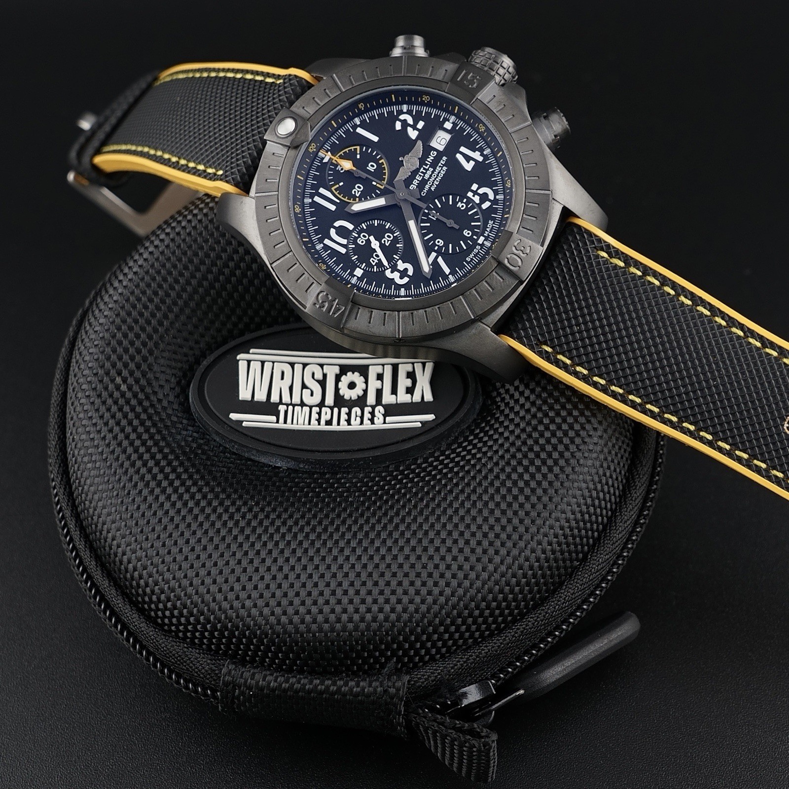 Breitling Avenger V13317 Chronograph 45mm – Full Set, 2 Extra Straps