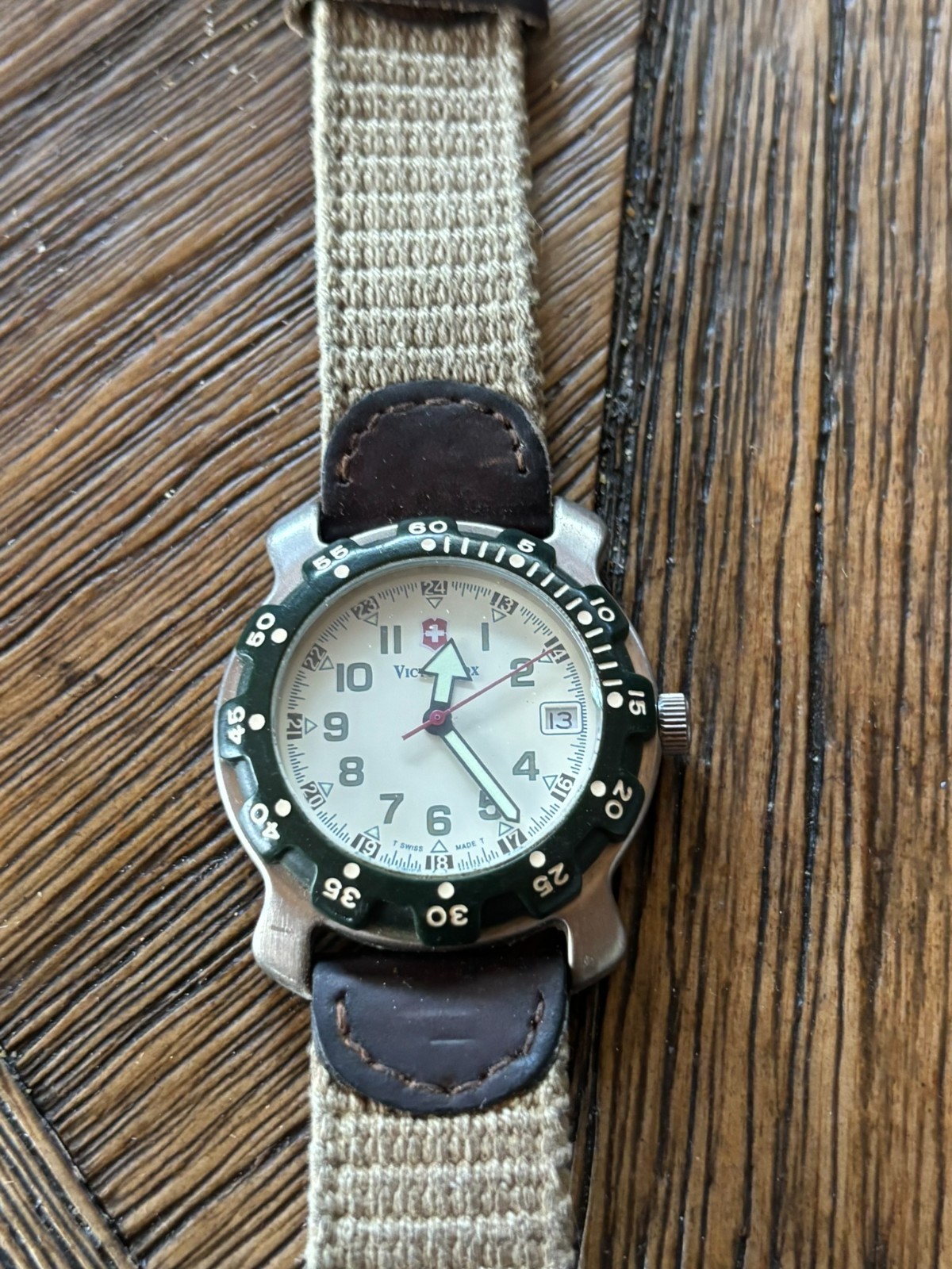 Victorinox Swiss Army Field Quartz Green Bezel White Dial Date Original Strap
