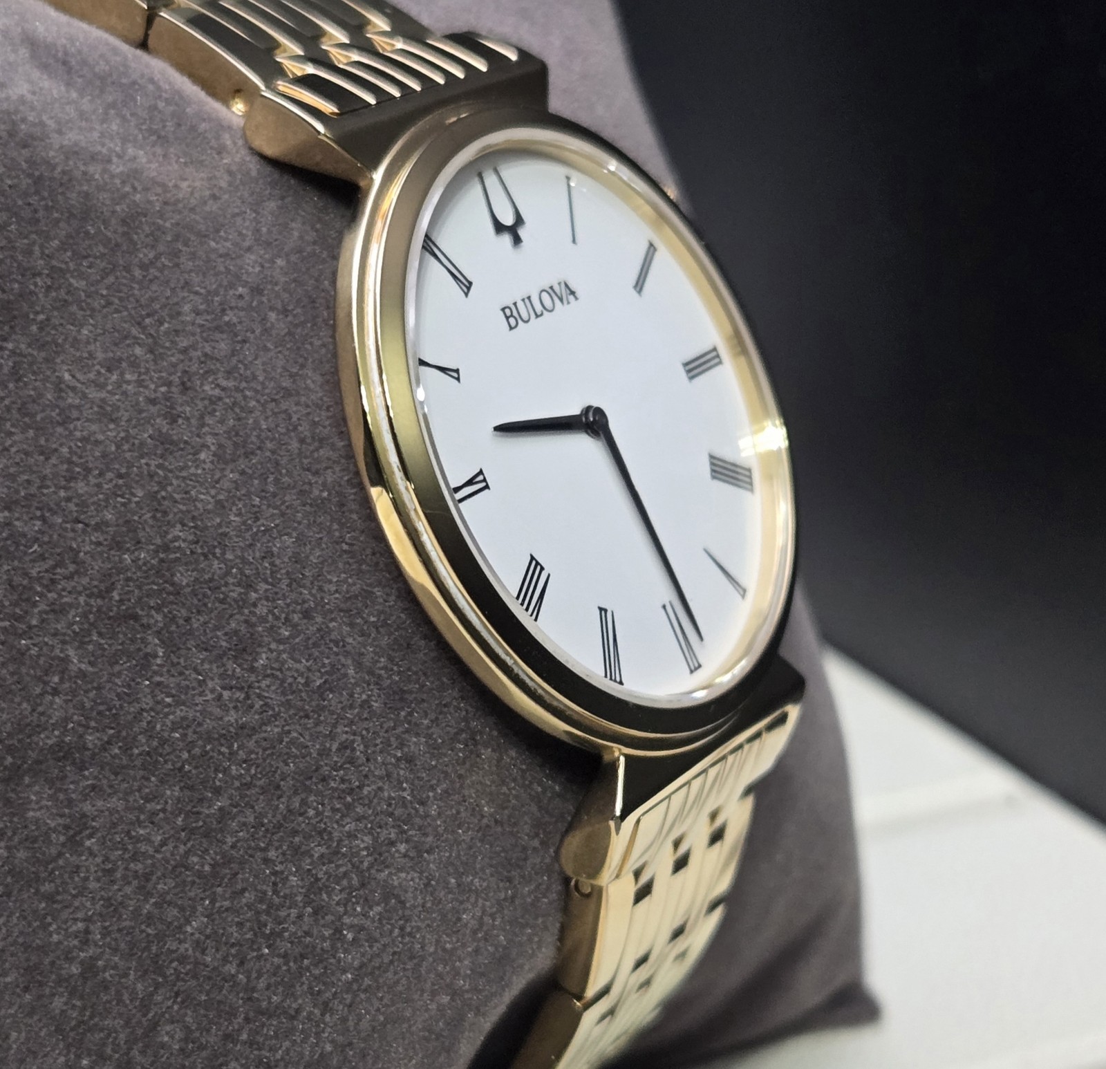 Bulova Regatta Store Display Men’s Gold Tone White Dial Quartz Watch 97A153