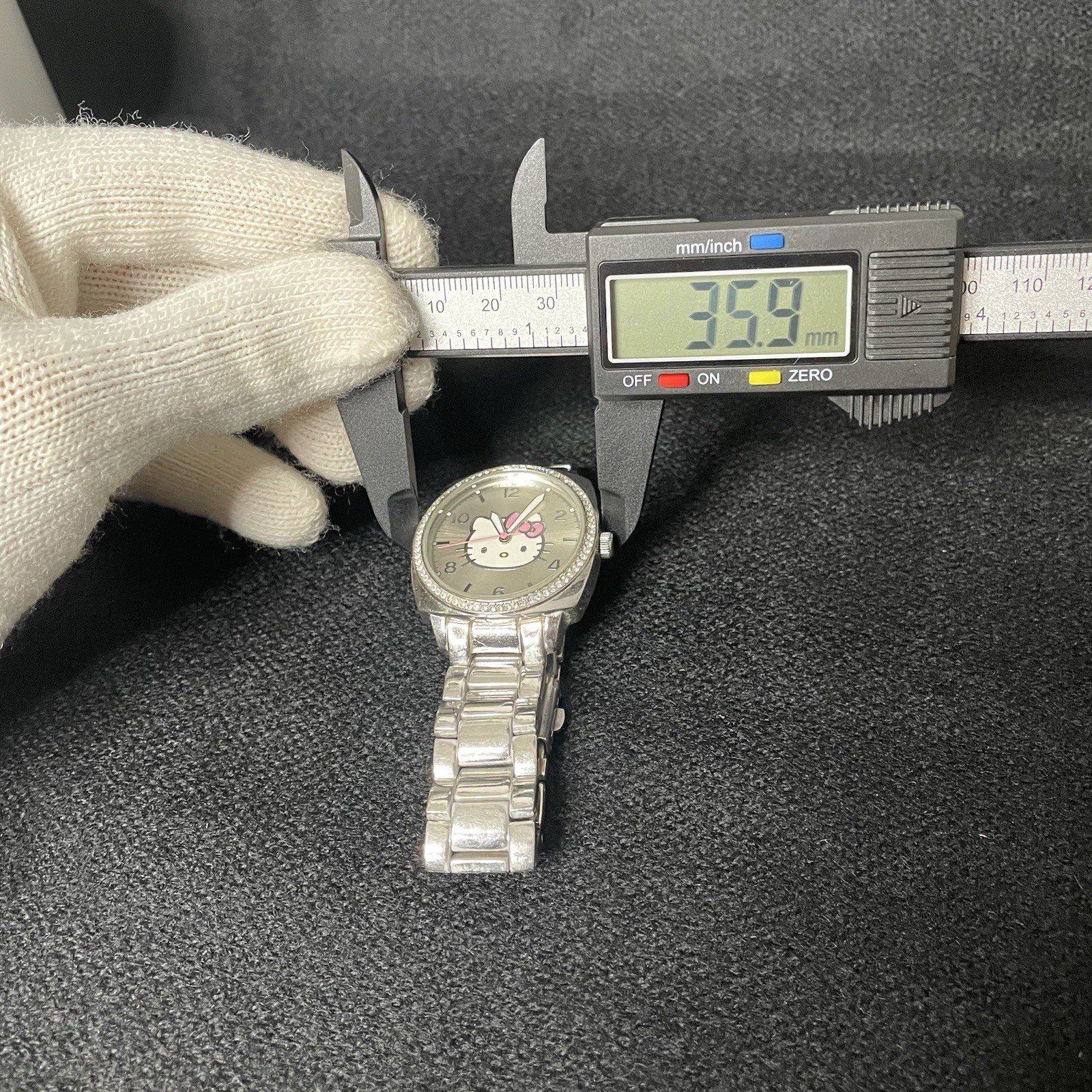 Sanrio Hello Kitty Stainless Steel Quartz Shiny Bezel Women’s Watch WORKING