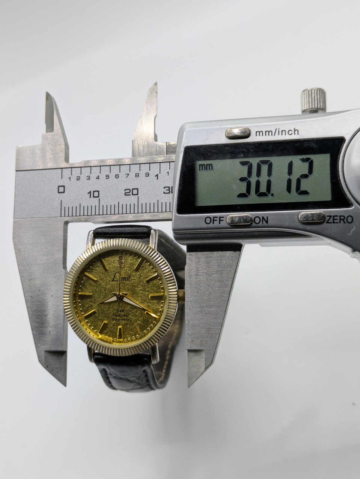 24K Gold Leaf Diamonds Limit 6871S Quartz Dial Untested Bracelet Watch 30.1mm
