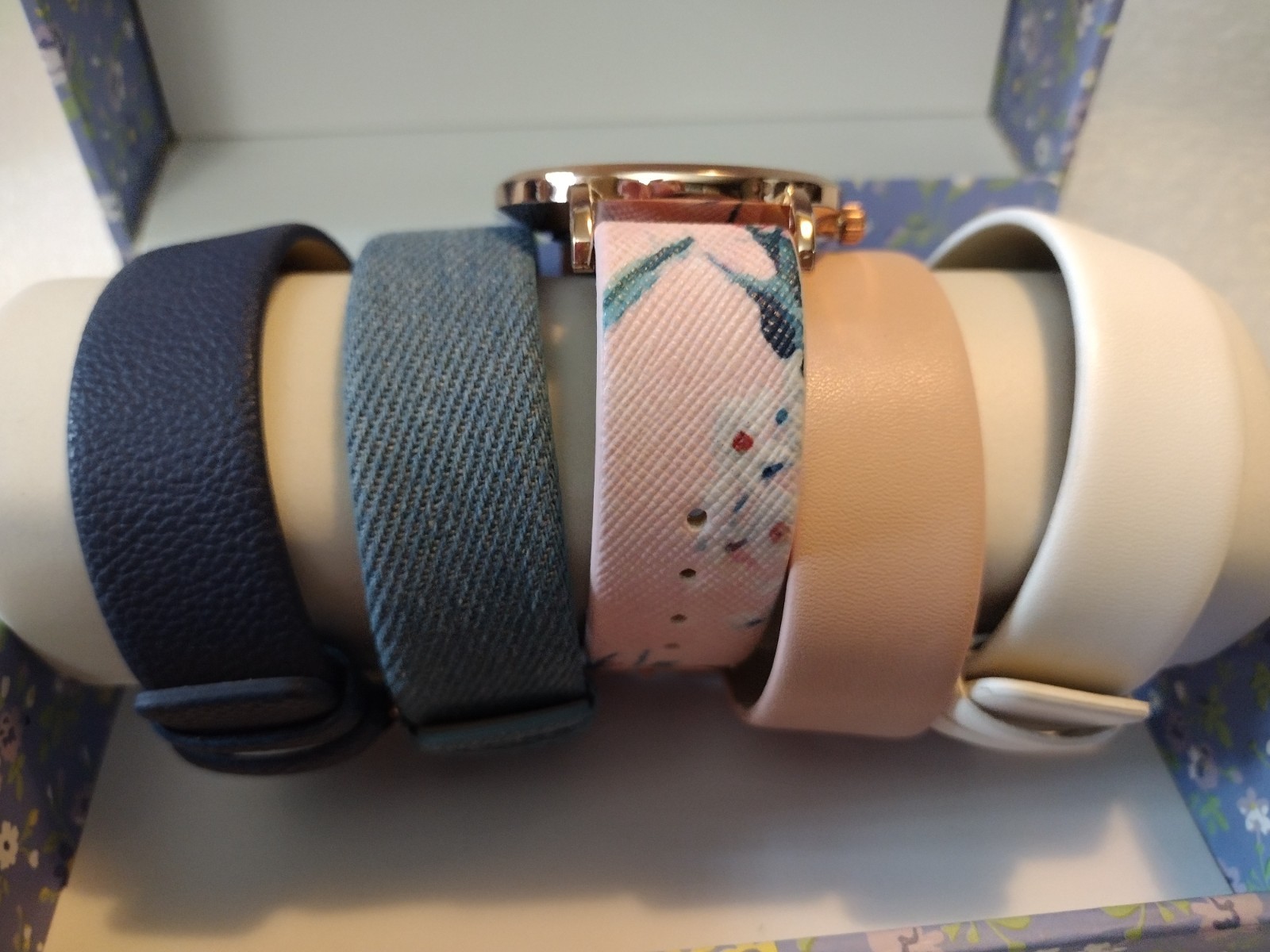 NEW Laura Ashley Women’s Watch Set with five changeable Bands Gold Dial & Hands