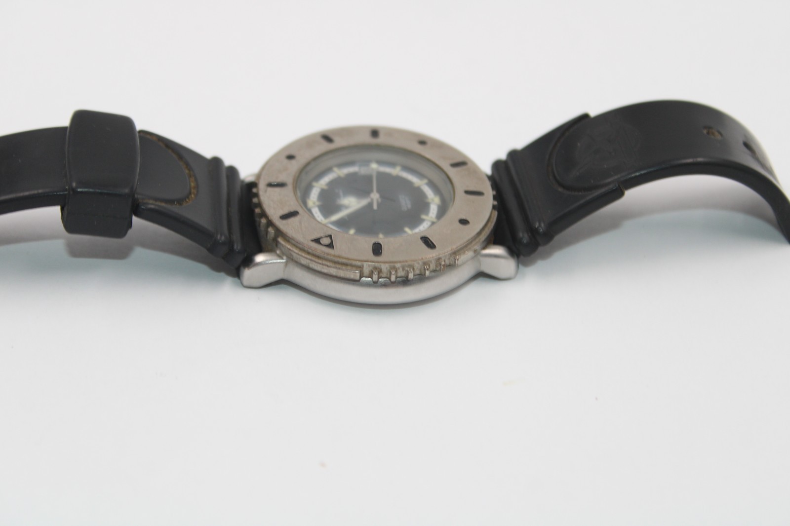 Eddie Bauer Men’s quartz 165 ft wr date Wrist Watch Tested needs band