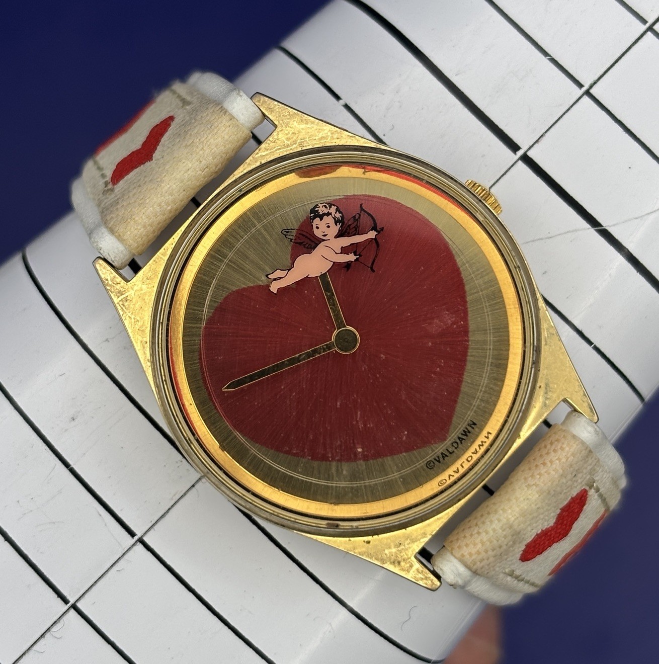 Vtg Valdawn Cupid Hearts Watch w/Rotating Cupid Second Hand #1.32