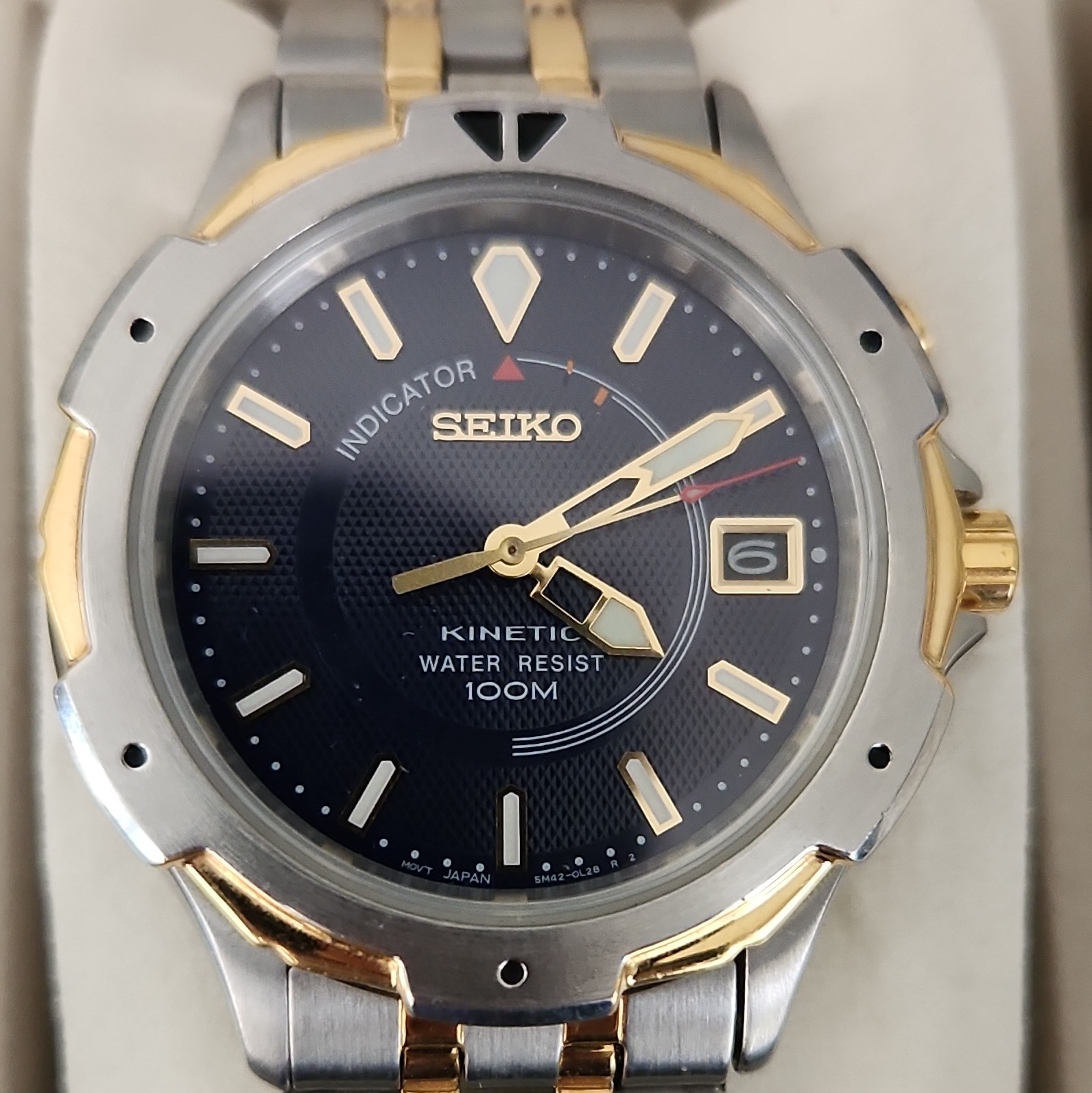 Seiko Kinetic Indicator Quartz 100m Two-Tone SS Bracelet Black Dial Date