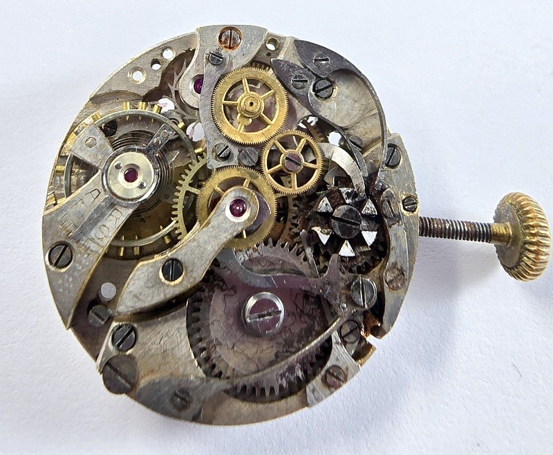 1920s/30s – NICE SINGLE BUTTON CHRONOGRAPH MOVEMENT – ANONYMOUS – BALANCE OK