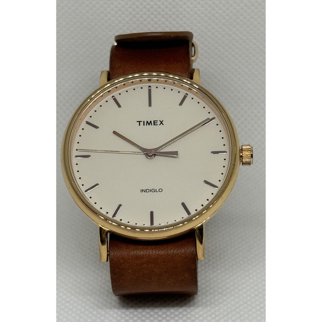 For both on and off TIMEX round gold for both genders