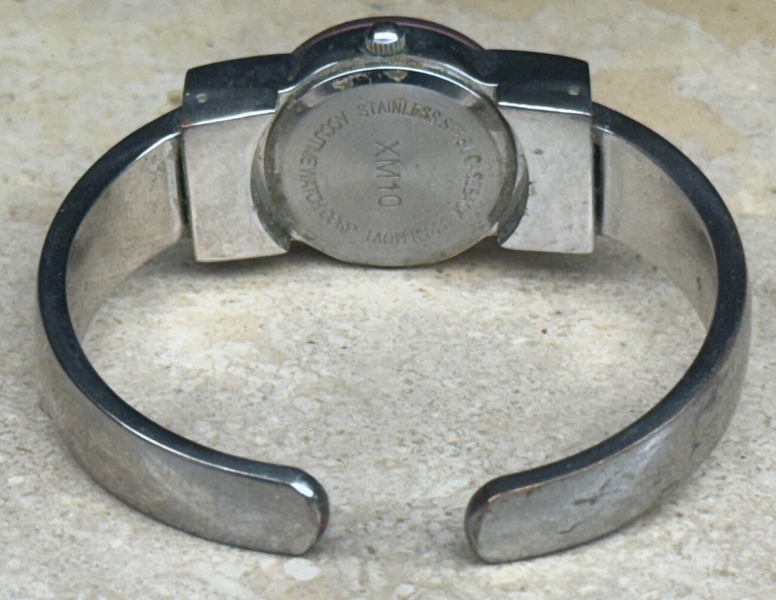 Vintage Women’s Quartz Christmas Wristwatch Snowman Silver Tone XM10 Holidays