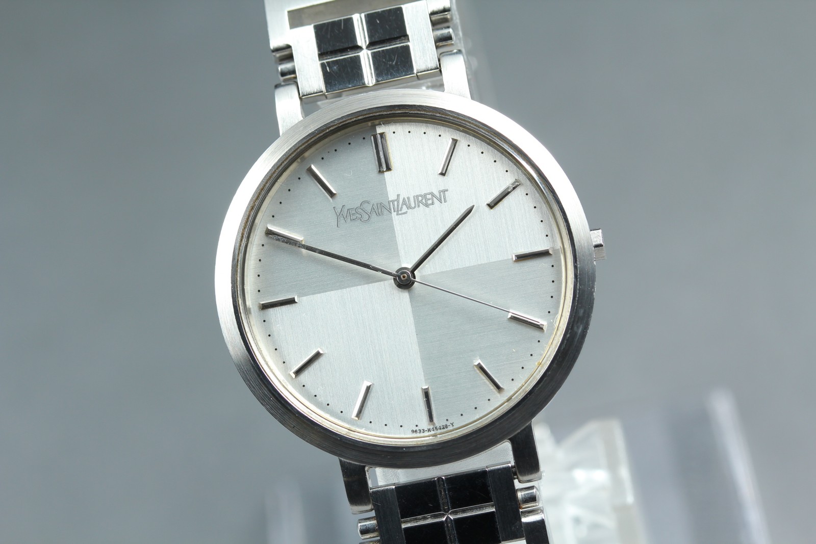 Near MINT Yves Saint Laurent 9633-H25993 Silver Two Tone Quartz Mens Watch JAPAN