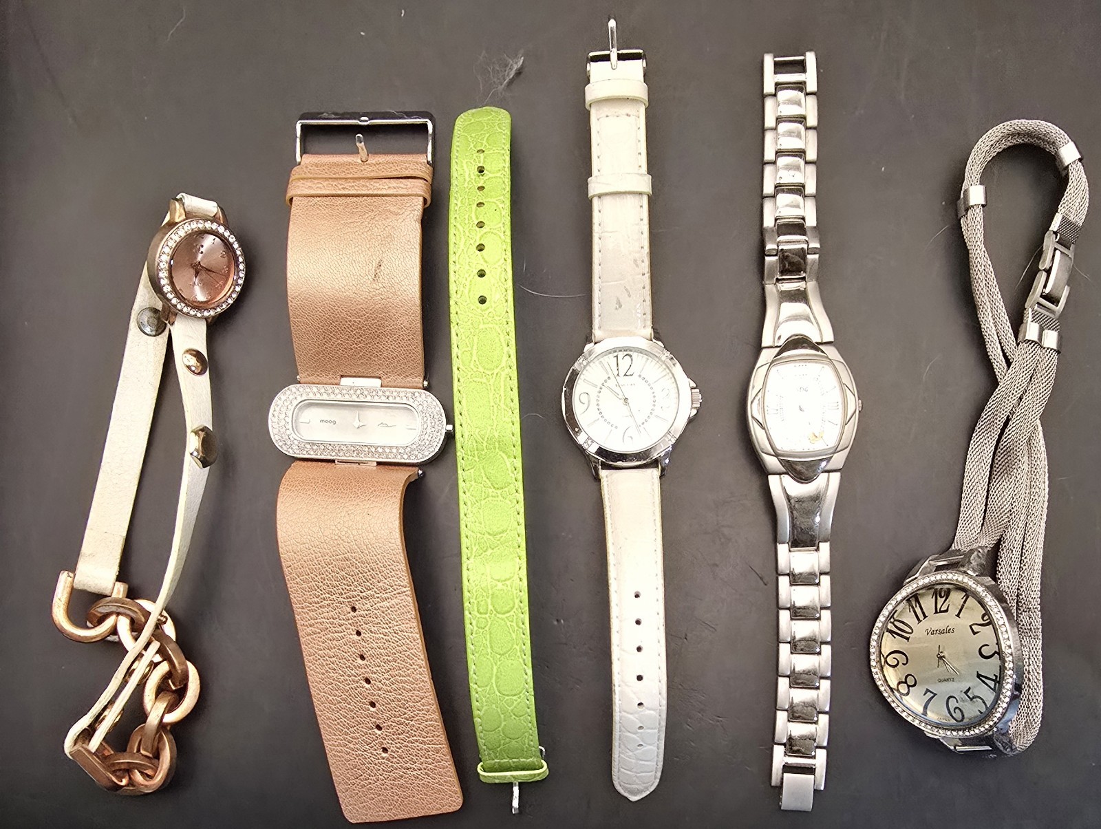Various Watches (5 Lbs) All Need Batteries. None Tested. Various Condition.