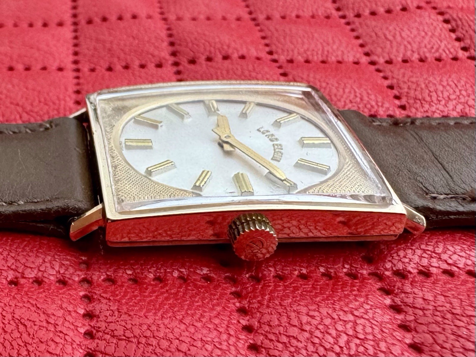 10K Yellow GF Elgin W Milanese Bezel- 17J ETA 2512 Movement
