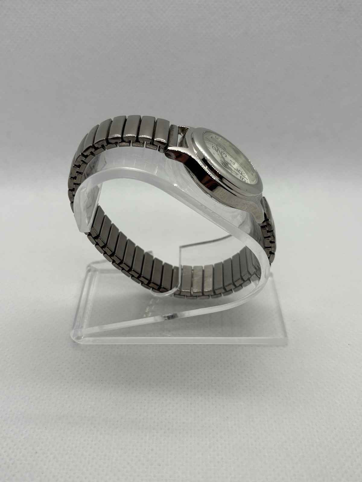Ladies Silver Tone Stretchy Bracelet White Dial Easy Reader Analog Watch B2