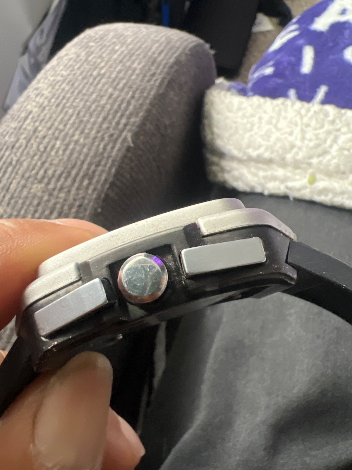 Doesn’t keep accurate time Black strap , square bezel grey face black dial .