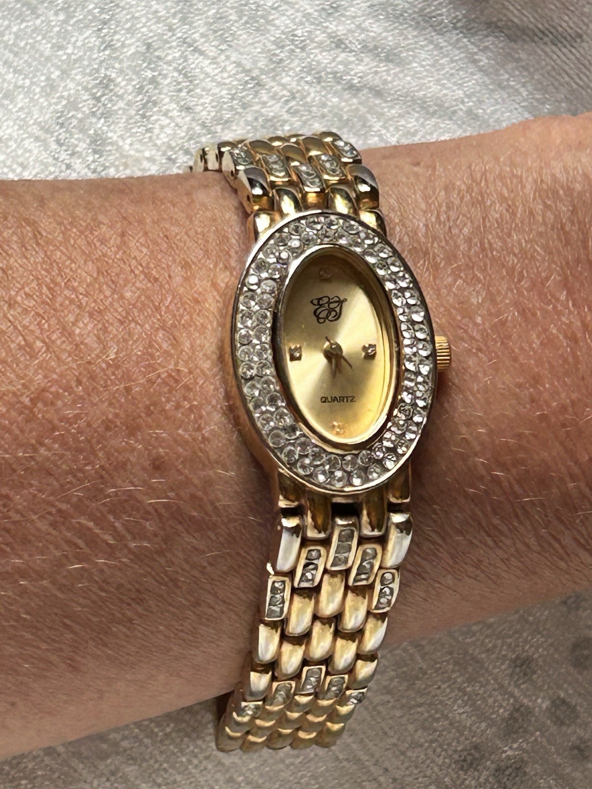 Elizabeth Taylor Gold Tone Rhinestone Oval Dress Watch New Battery Runs