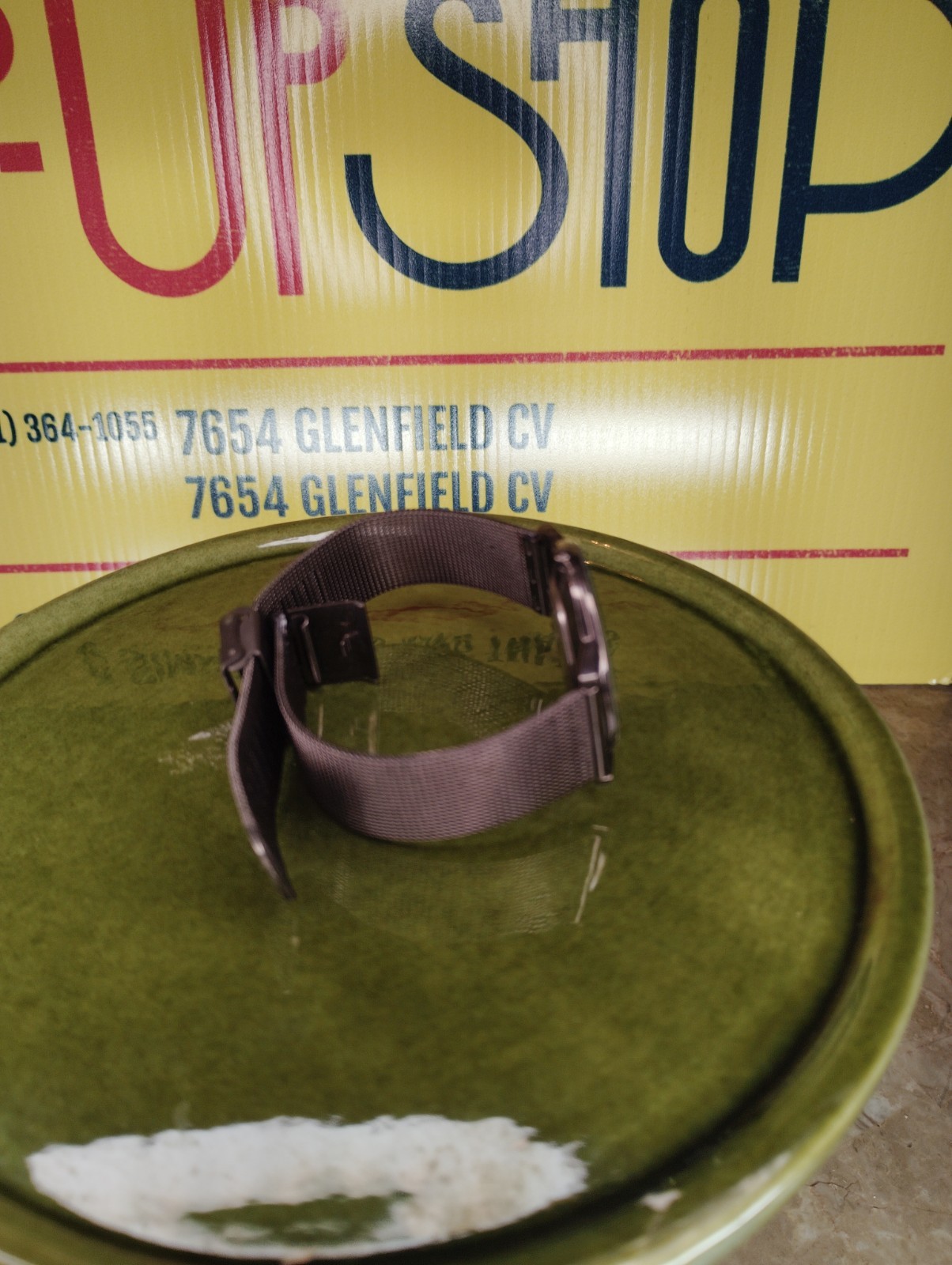 Minimalist Mesh Band Wristwatch