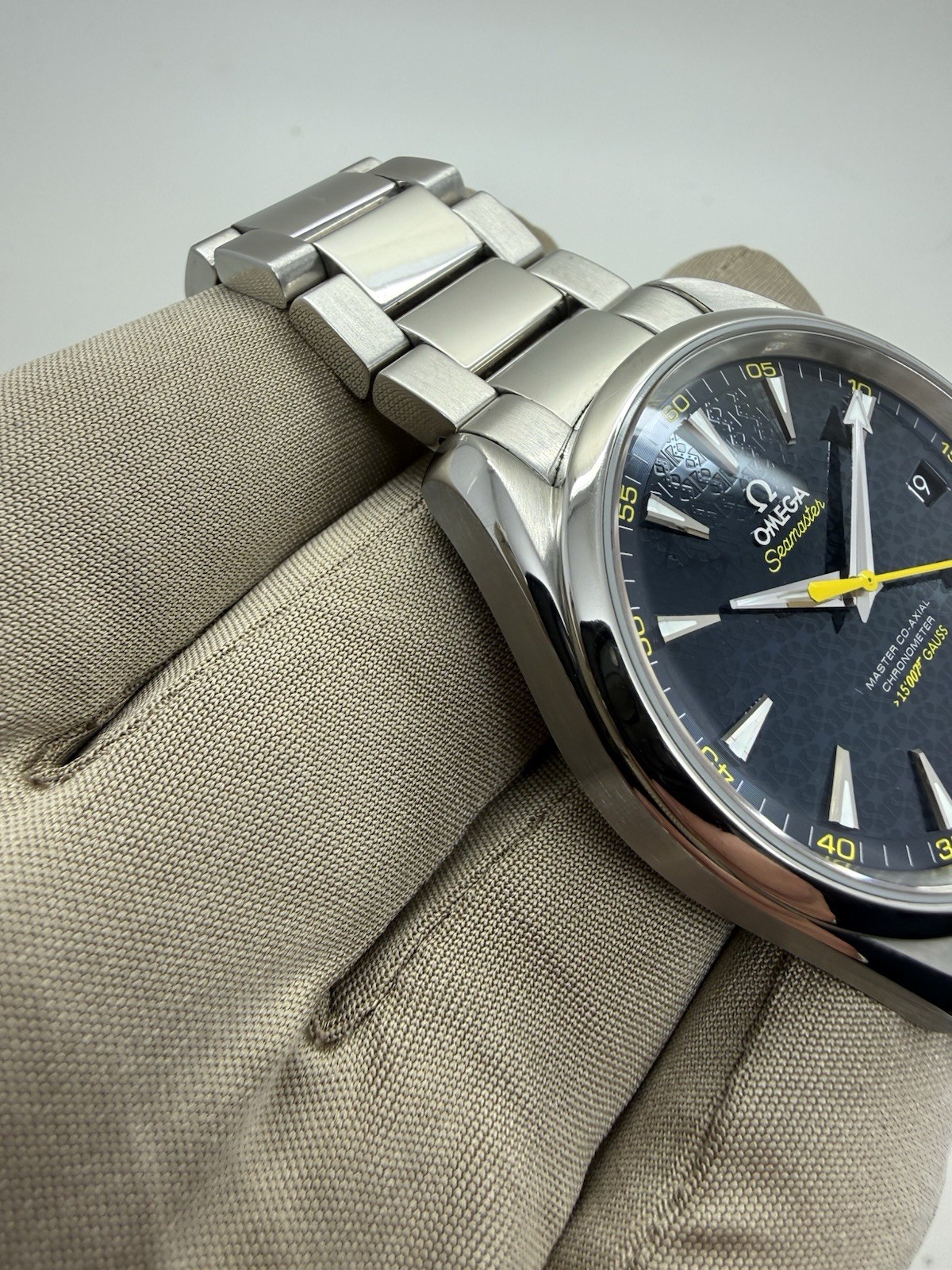 Omega Seamaster Aqua Terra James Bond 15007 Yellow Blue Dial 231.10.42.21.03.004