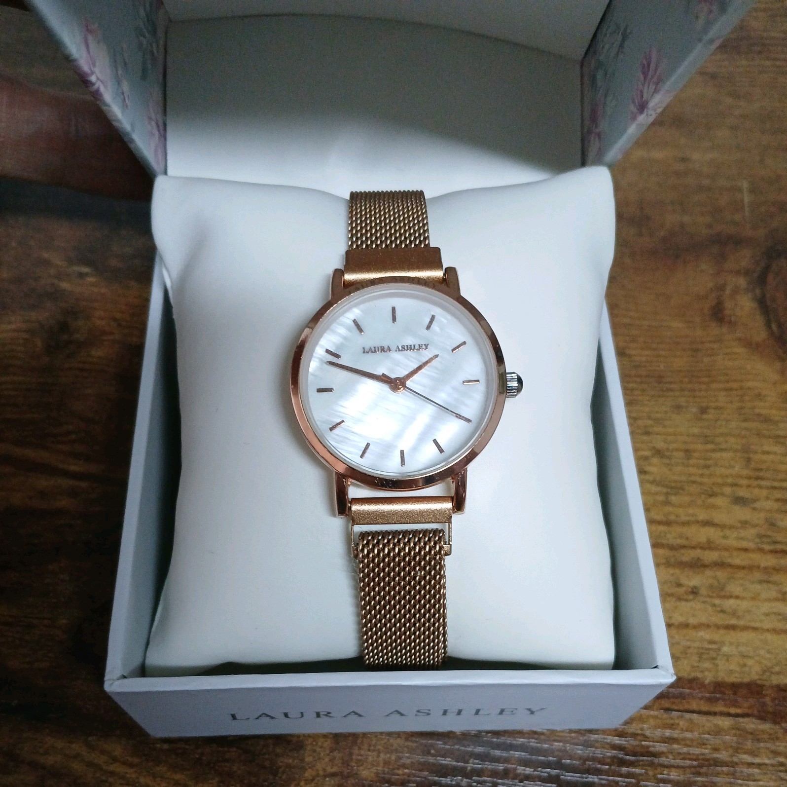 Laura Ashley Watch – Rose Gold – Magnet Strap