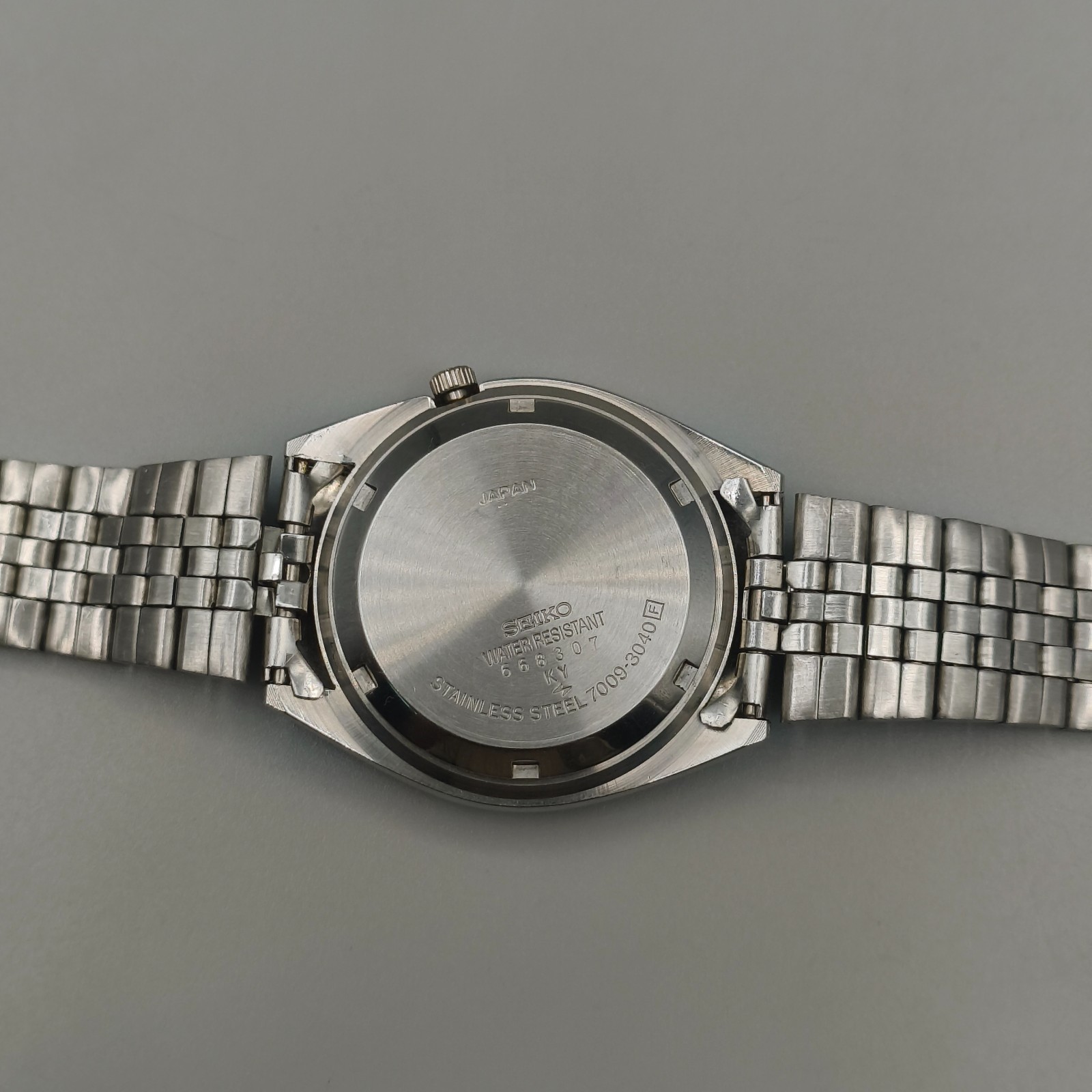 Vintage Seiko 5 Automatic 7009 Men’s Watch Ice Blue Dial 36 mm Day Date Japan