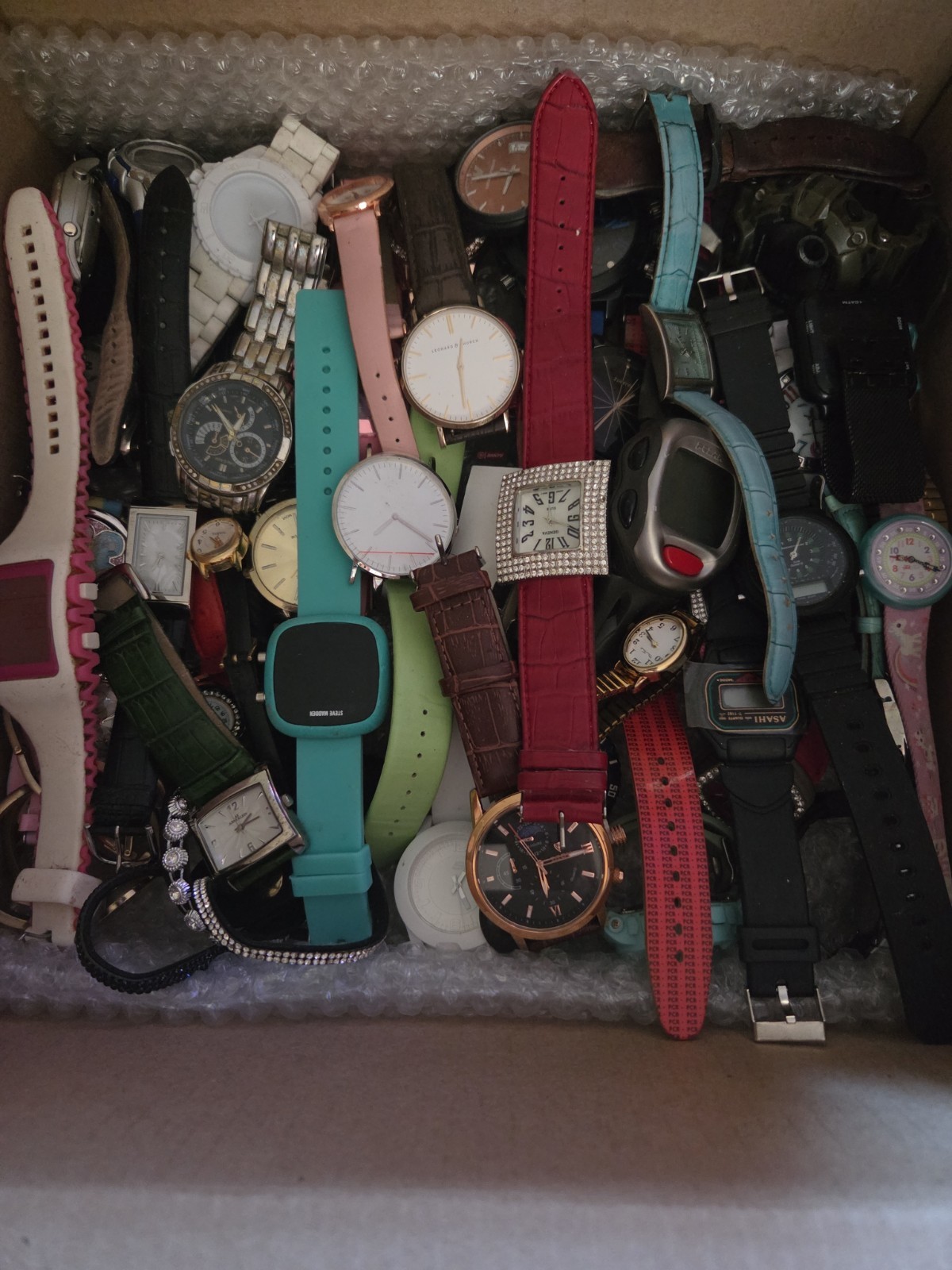Huge Watch Lot Of About 150 Watches Full Large Priority Box
