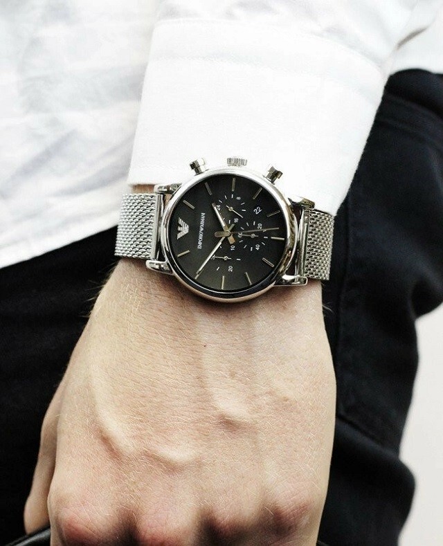 NEW EMPORIO ARMANI MENS WATCH SILVER MESH BAND AND BLACK DIAL GENUINE AR1811 UK