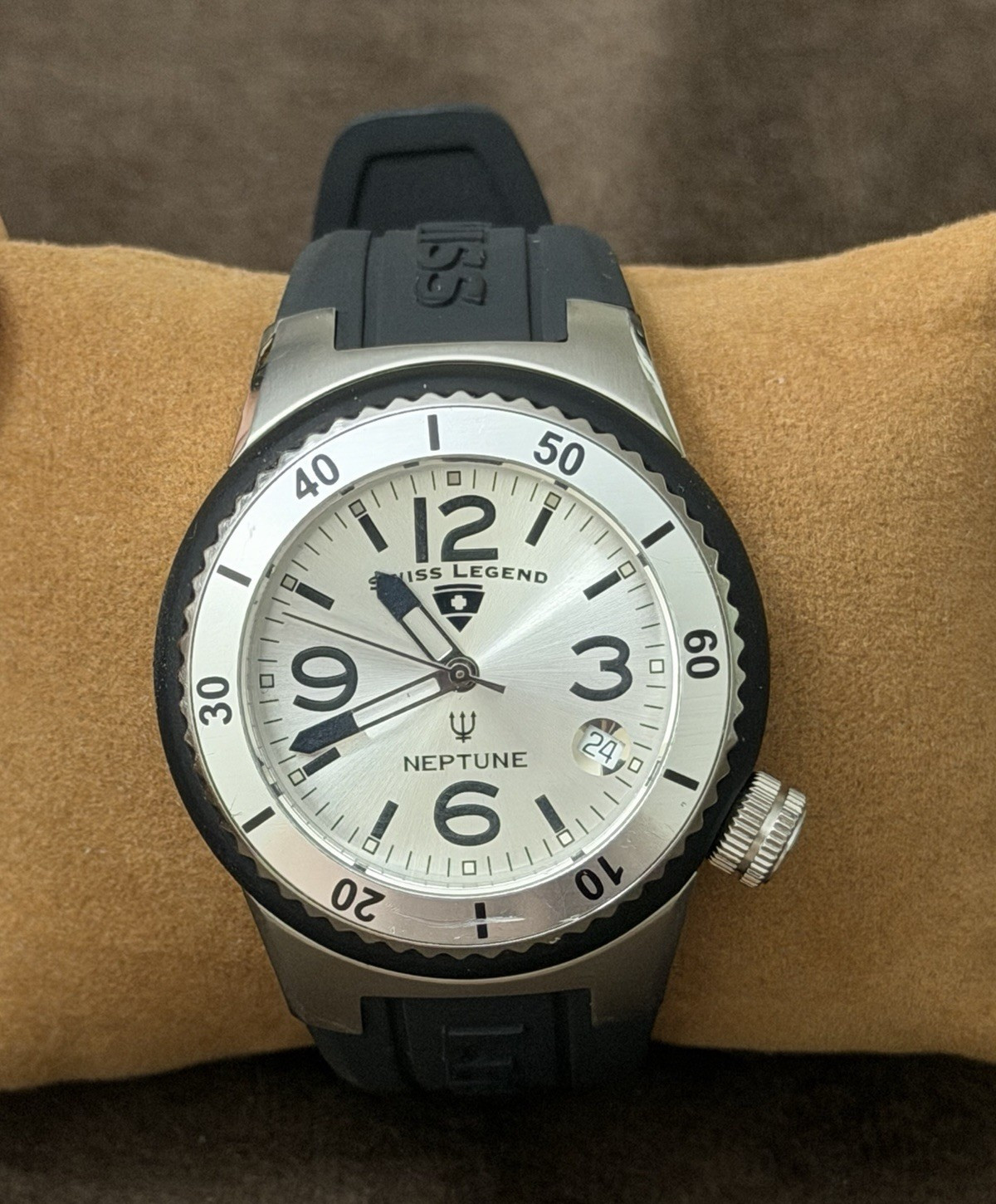 Swiss Legend Neptune Quartz Analog Diver Watch Silver Dial Black Rubber Date