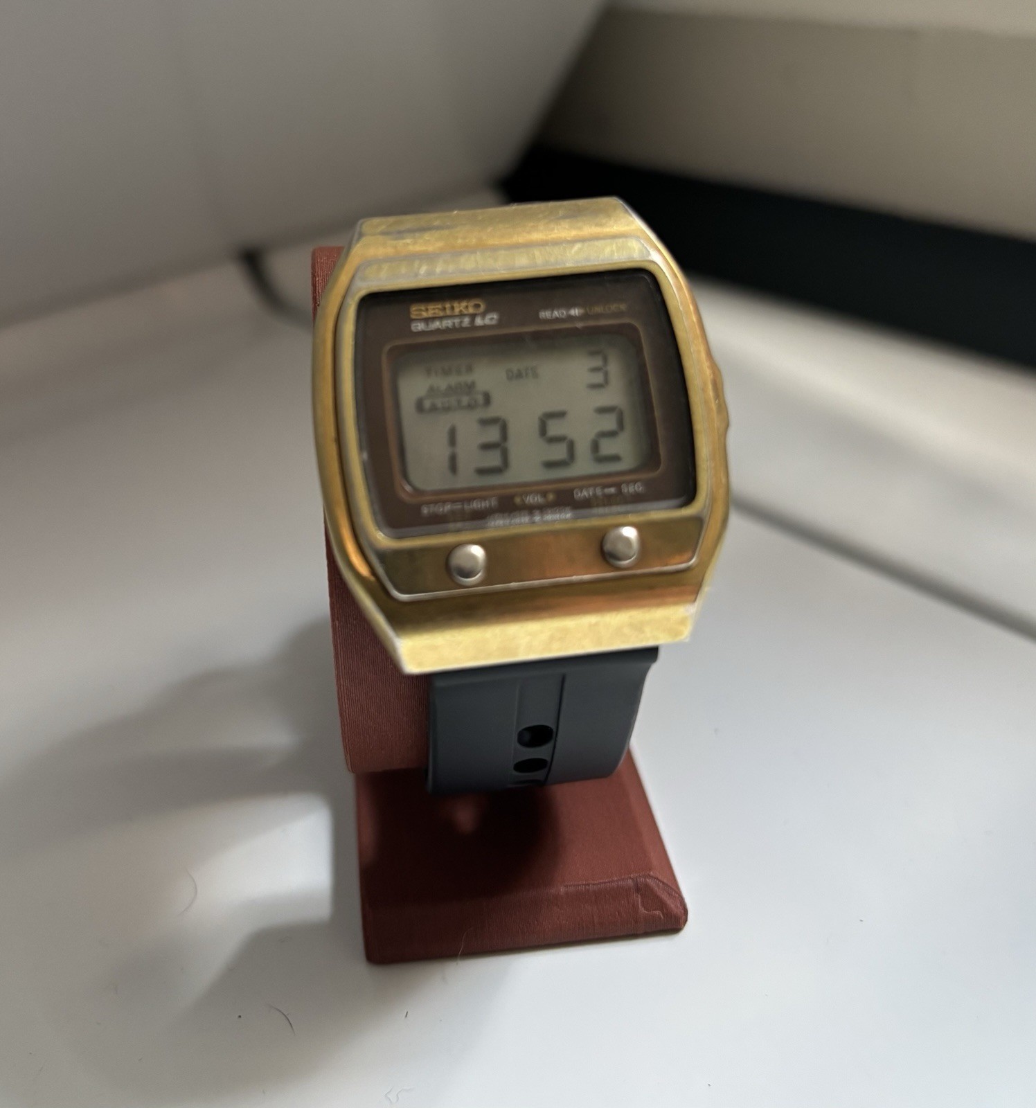 Vintage Seiko Quartz LC A039-5019 Men’s Digital Watch Gold Tone Wrist Watch