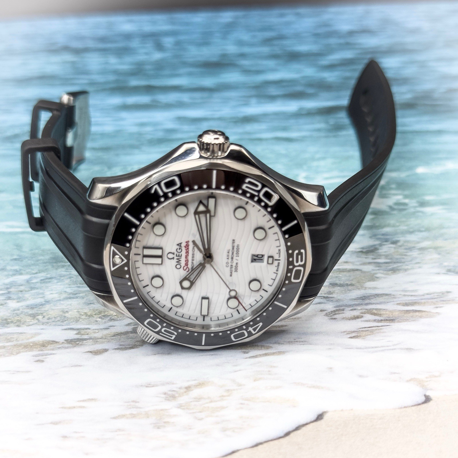 OMEGA Seamaster Diver 300M 210.32.42.20.04.001 – White Wave – Box & Papers