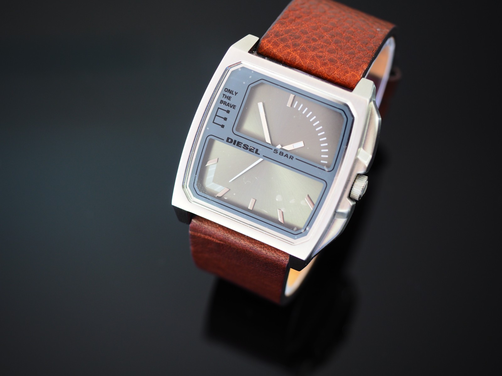 Diesel Watch SS & Leather DZ1409 Retro style Extremely Rare DZ-1409 NWOT