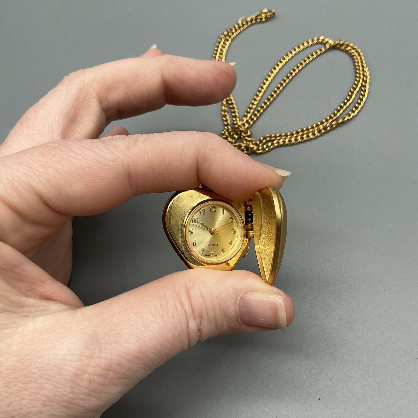 Heart Locket Pendant Necklace Watch Women 18mm Gold Dial Gold Tone New Battery