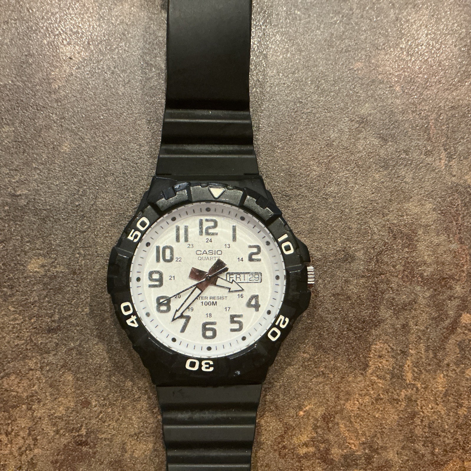 Casio MRW-210H Mens Watch 51mm White Dial Black Resin Sport Day Date New Battery