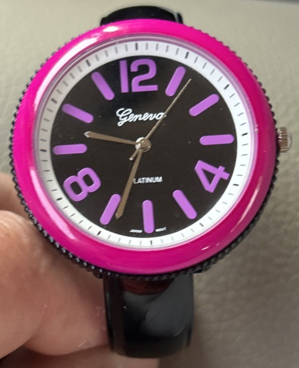 GENEVA Platinum No. 2018 LC Women’s Clamper Watch Black Pink Purple New Battery