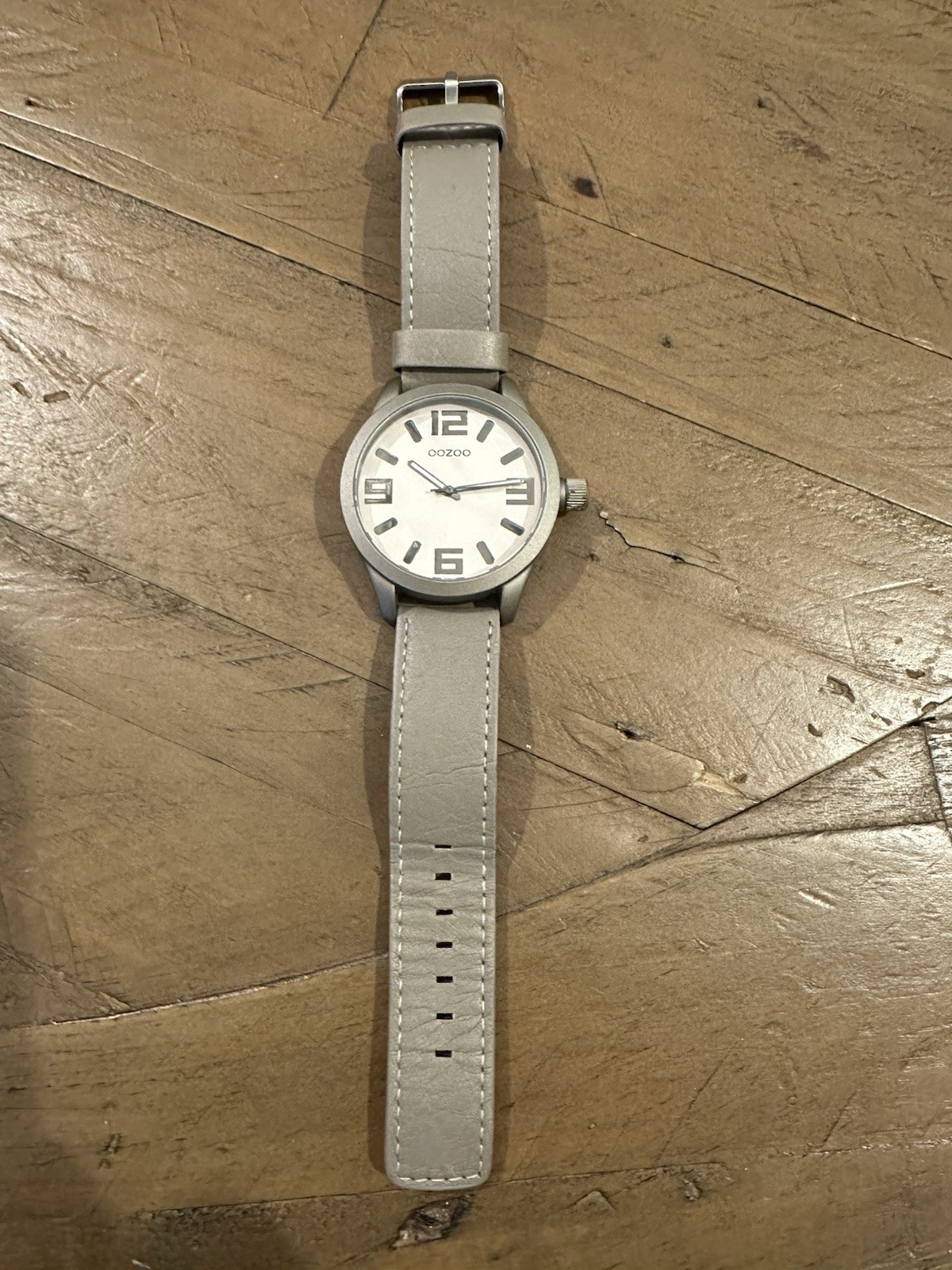 OOZOO Vintage Quartz Wristwatch Gold Stainless Steel Case Gray Leather Strap