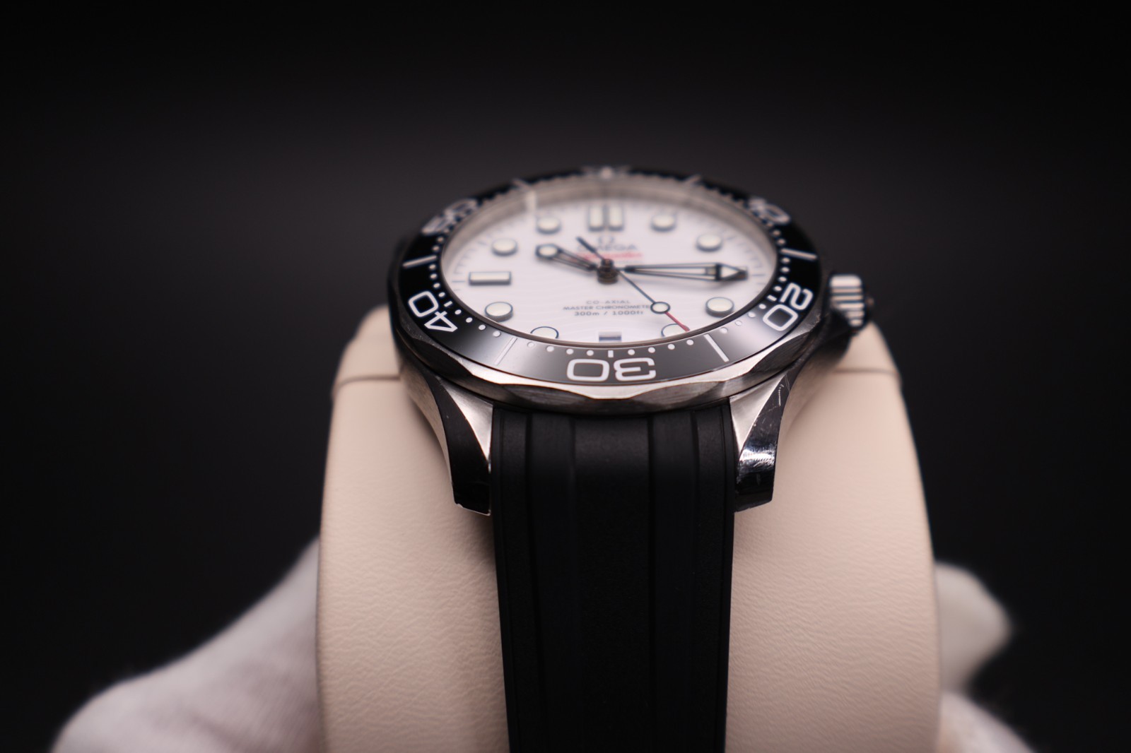 Omega Seamaster Diver 300m 42mm White Dial 210.32.42.20.04.001 Full Set