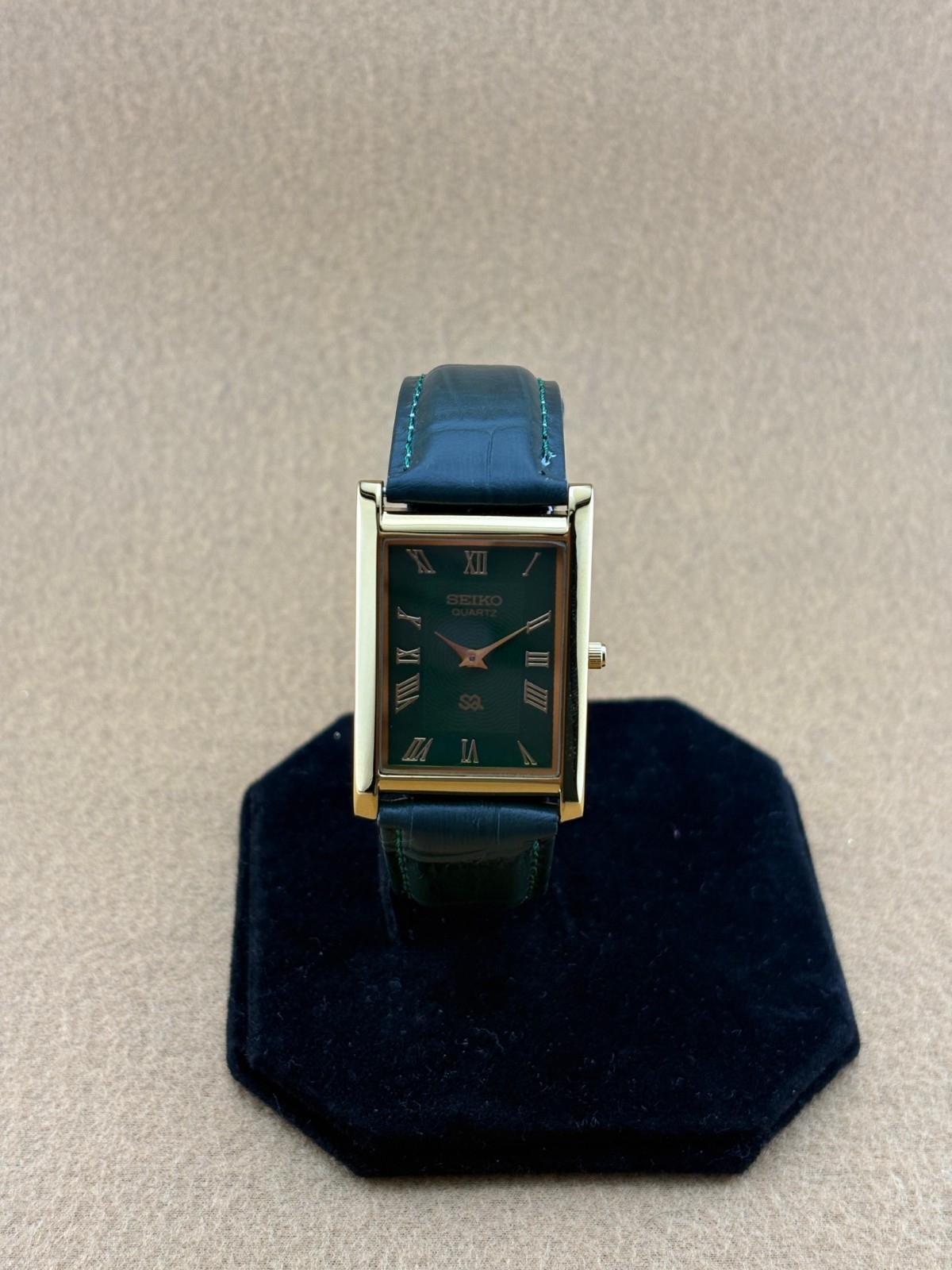 GREEN Vintage Seiko Slim Quartz Men’s Wrist Watch