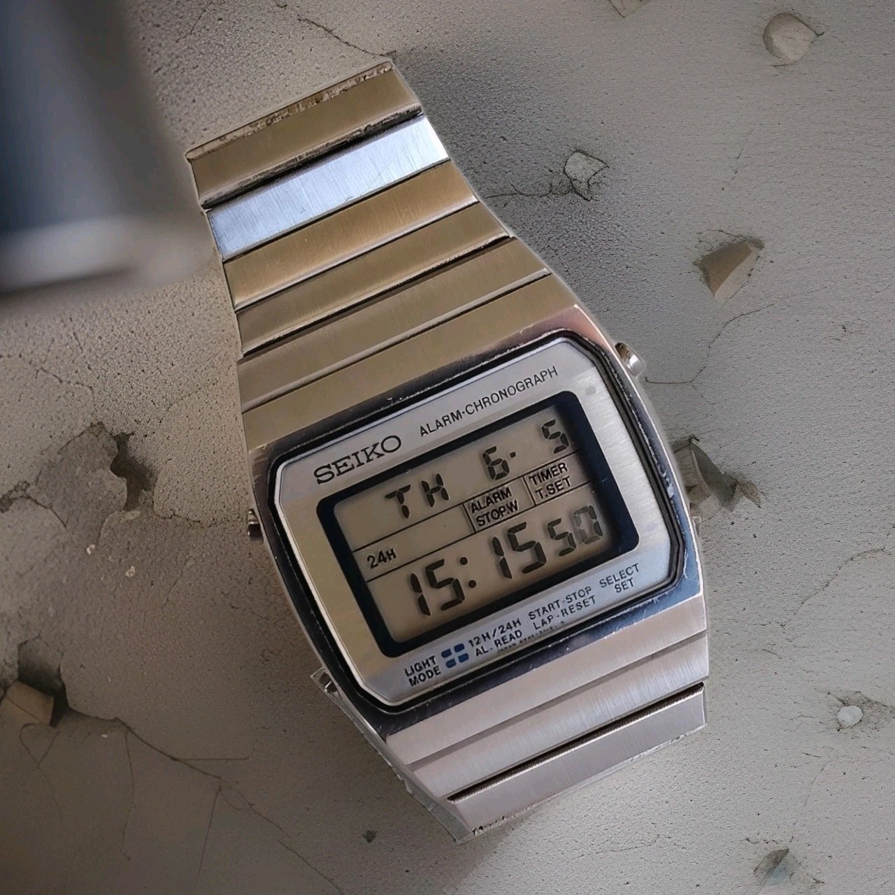 SEIKO QUARTZ A939-5010 ALARM CHRONO DIGITAL LCD DISPLAY VINTAGE.