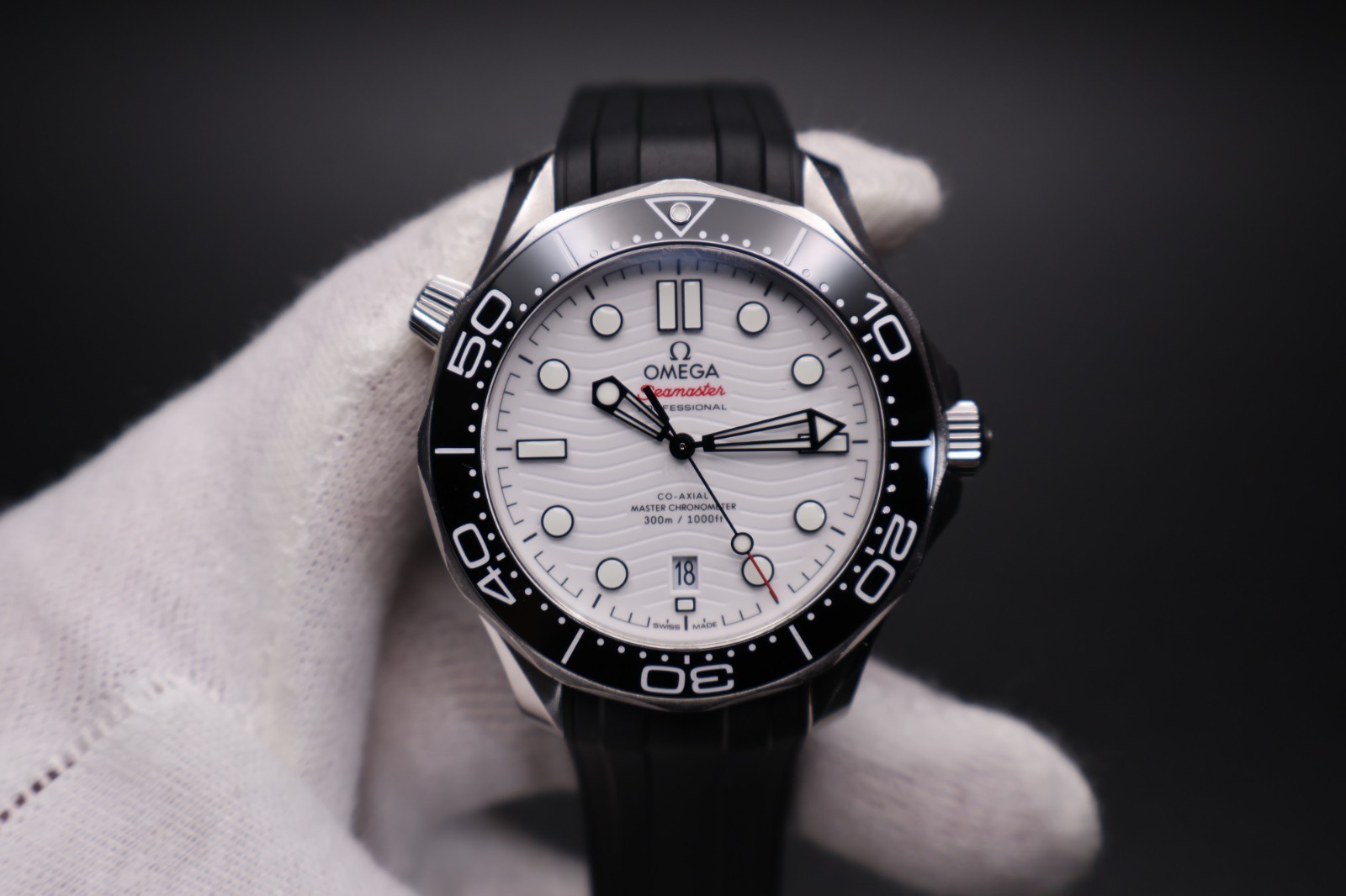 Omega Seamaster Diver 300m 42mm White Dial 210.32.42.20.04.001 Full Set